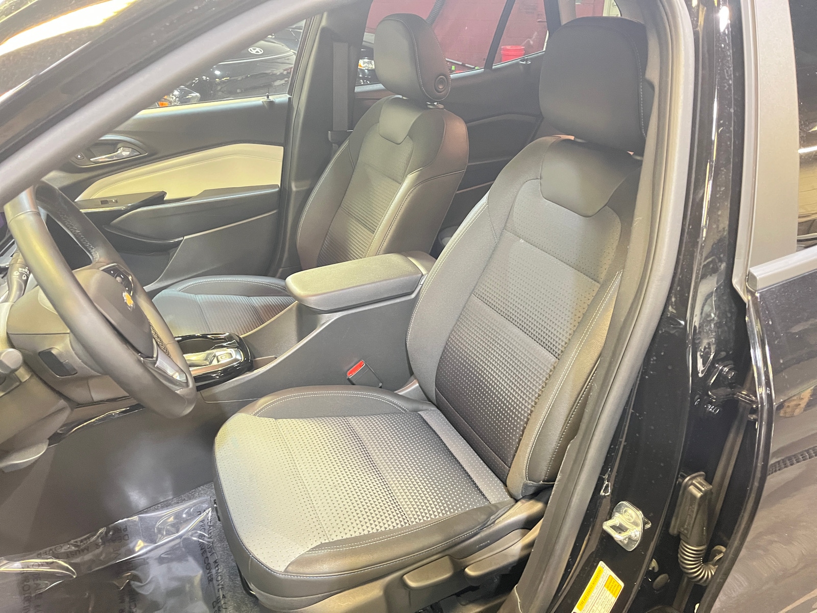 Thumbnail: 2025 Chevrolet Trax - 2