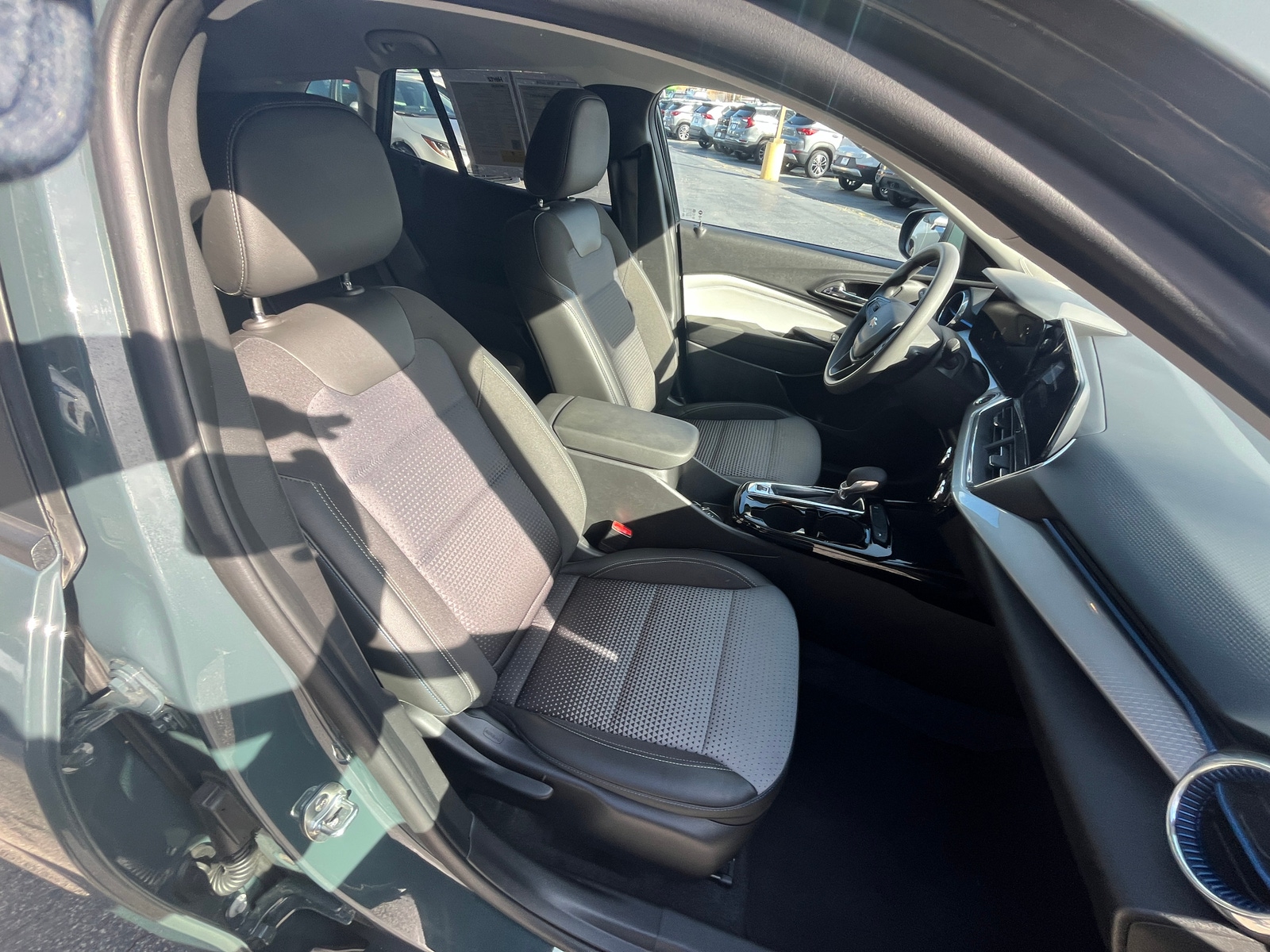 Thumbnail: 2025 Chevrolet Trax - 2