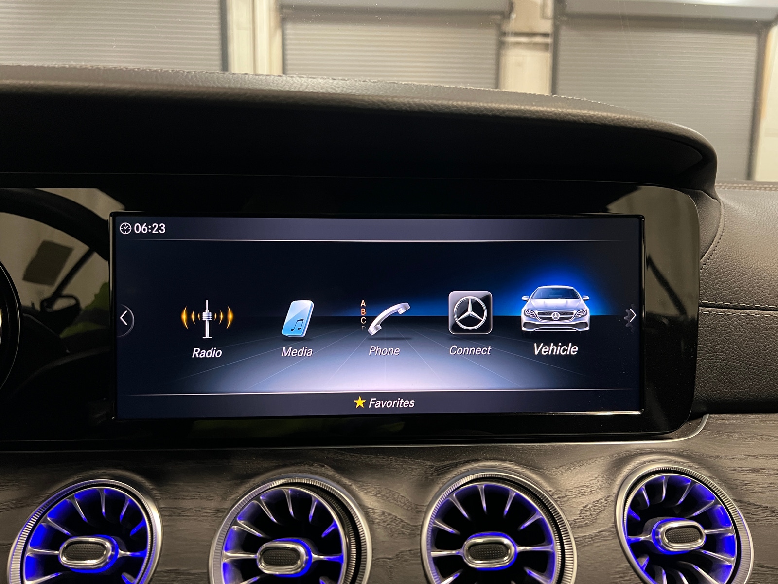 Thumbnail: 2019 Mercedes-Benz E-Class - 3