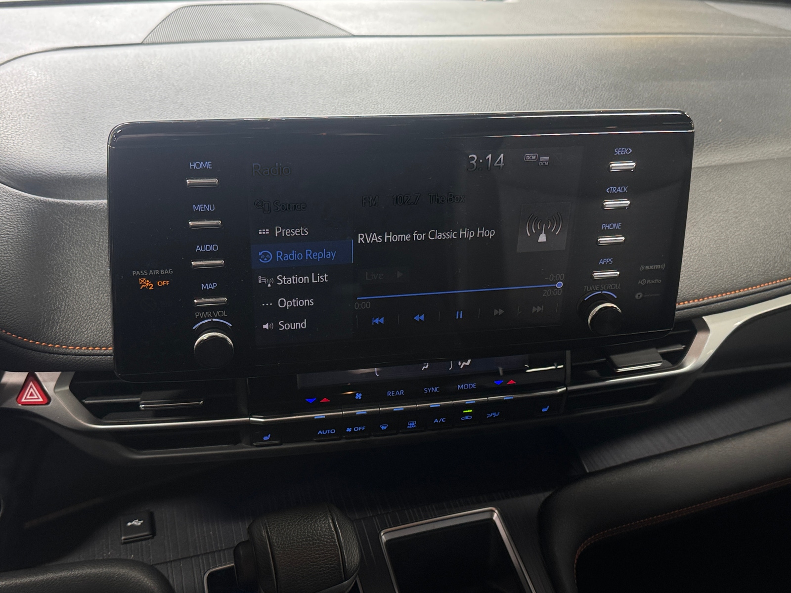 Thumbnail: 2022 Toyota Sienna - 3