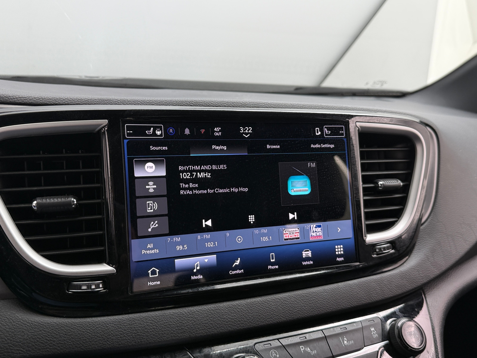 Thumbnail: 2025 Chrysler Pacifica - 3