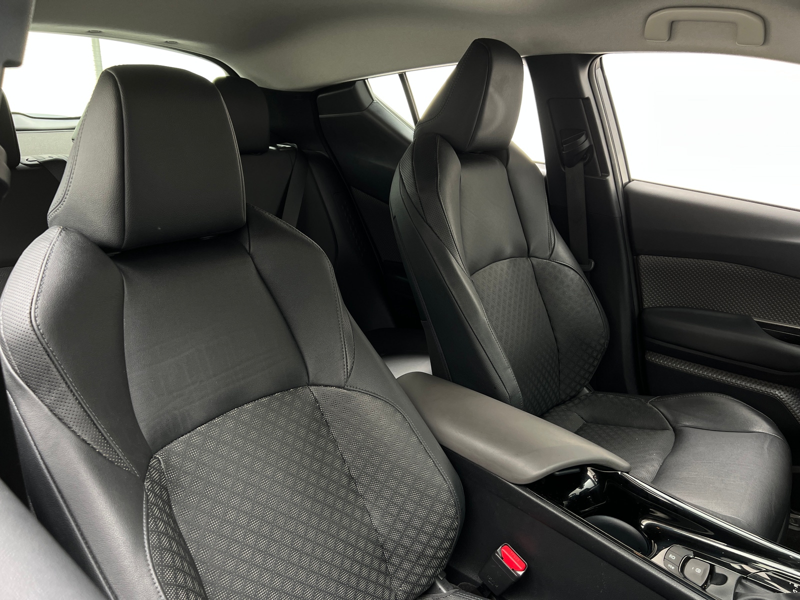 Thumbnail: 2022 Toyota C-HR - 2