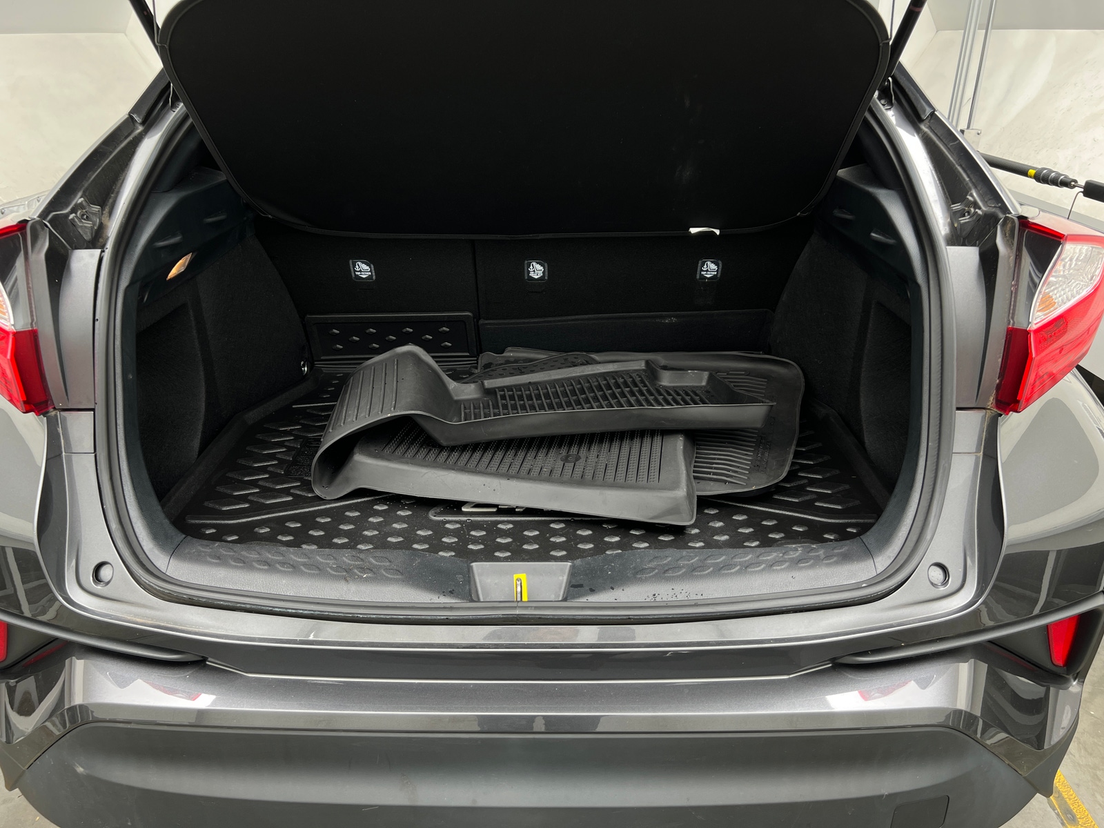 Thumbnail: 2022 Toyota C-HR - 7