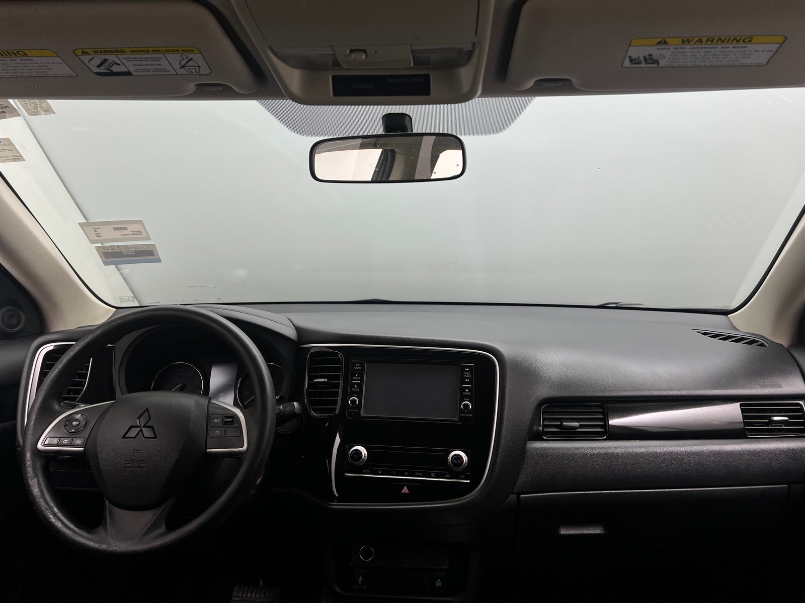 Thumbnail: 2020 Mitsubishi Outlander - 3