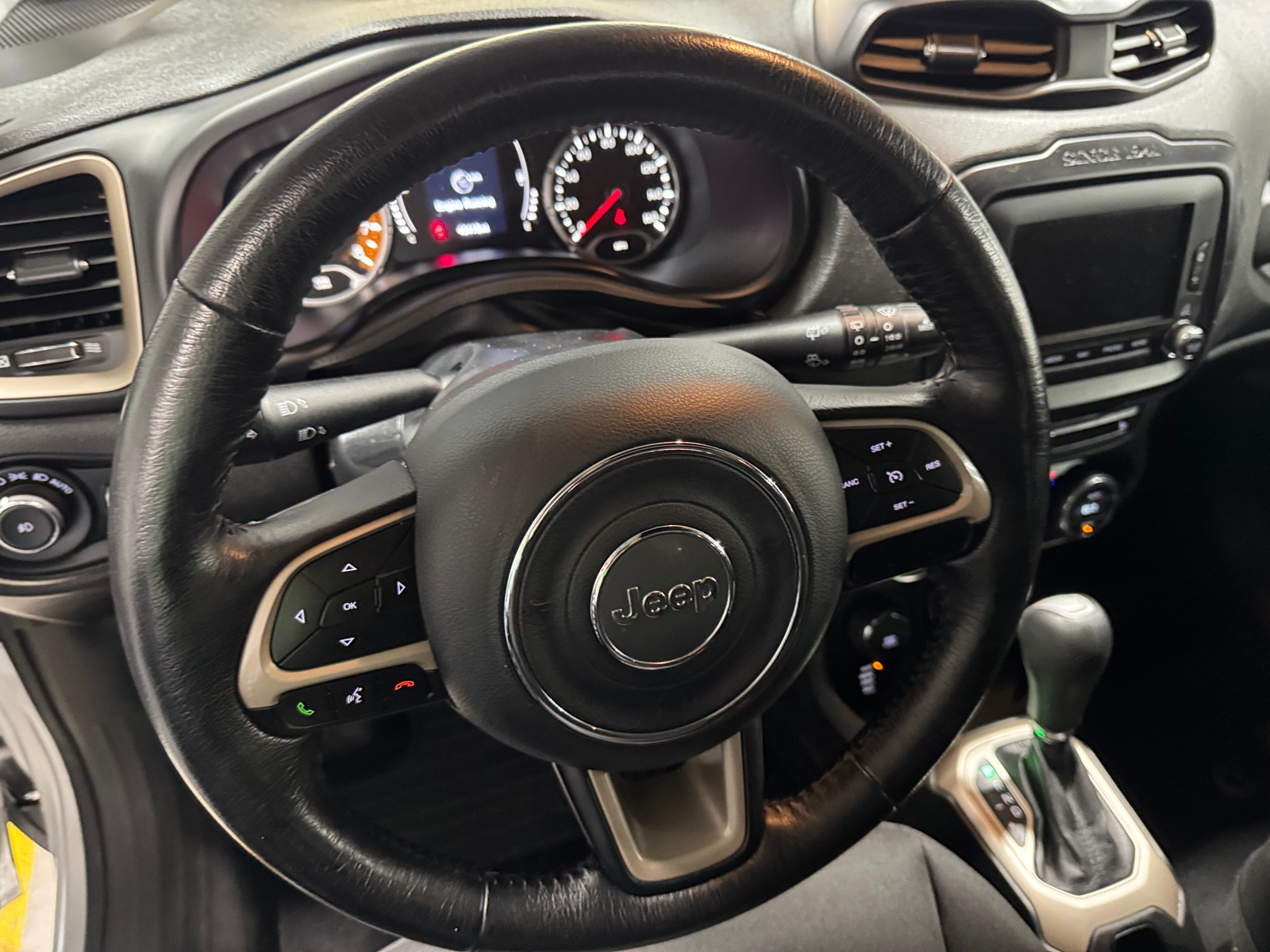 Thumbnail: 2016 Jeep Renegade - 5