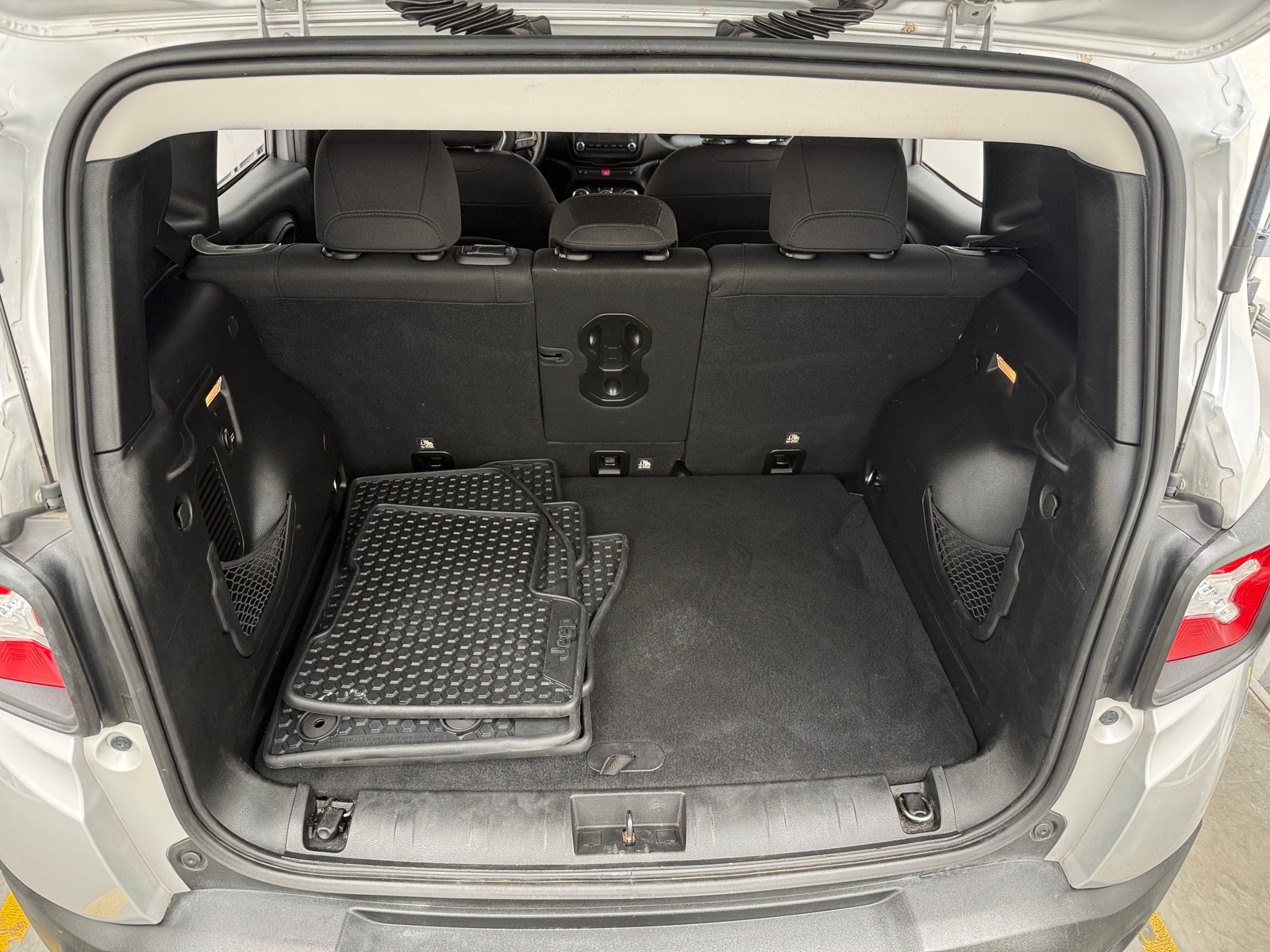 Thumbnail: 2016 Jeep Renegade - 7