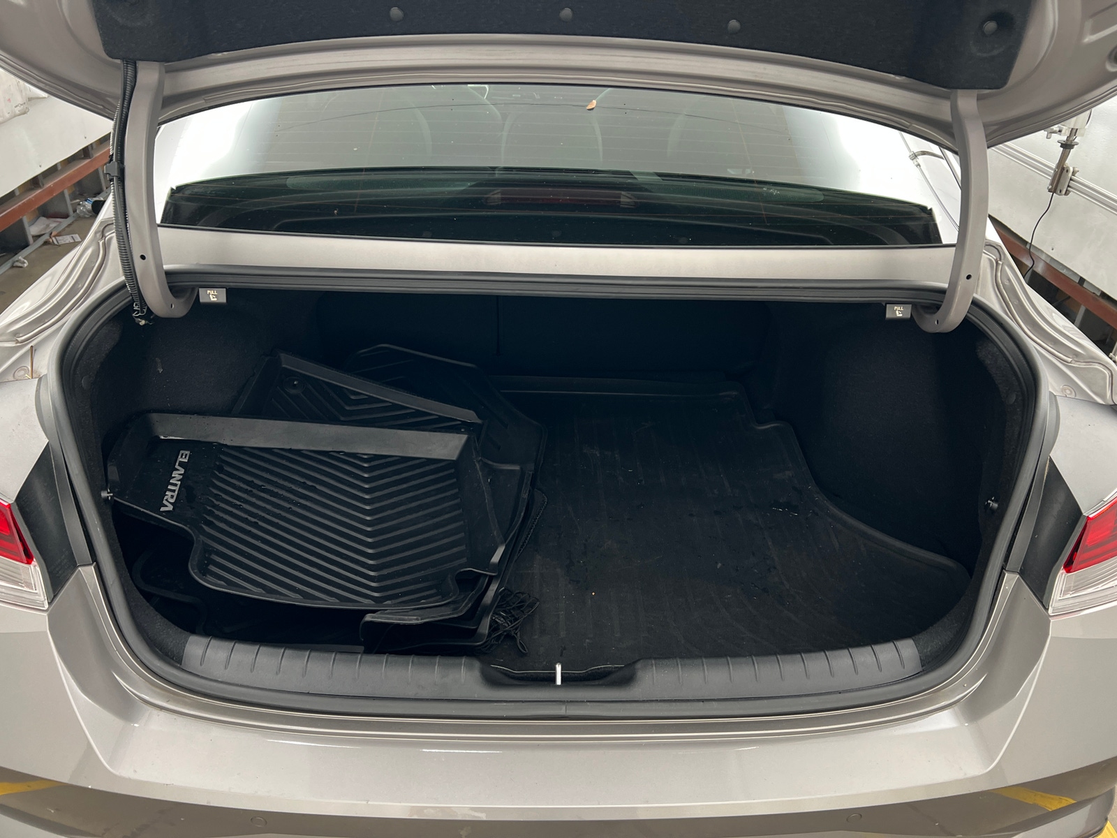 Thumbnail: 2023 Hyundai Elantra - 6