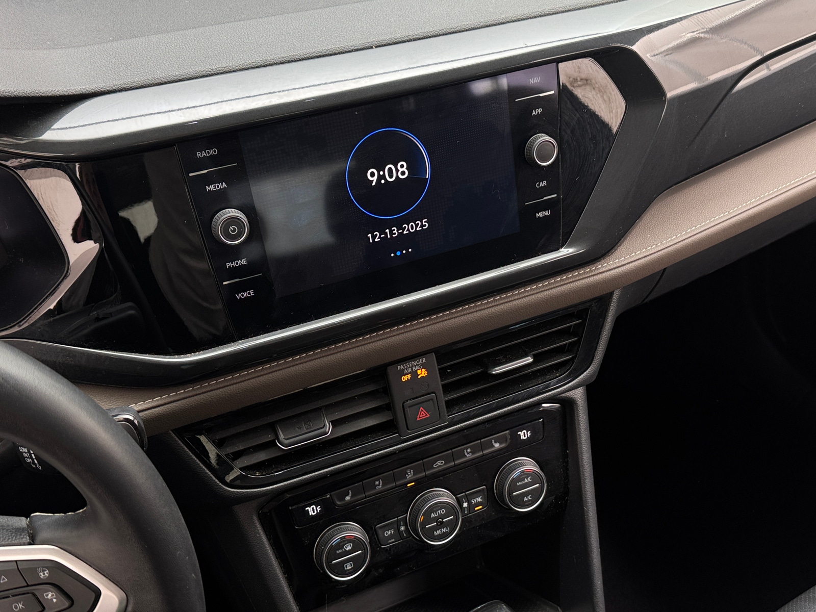 Thumbnail: 2023 Volkswagen Taos - 3