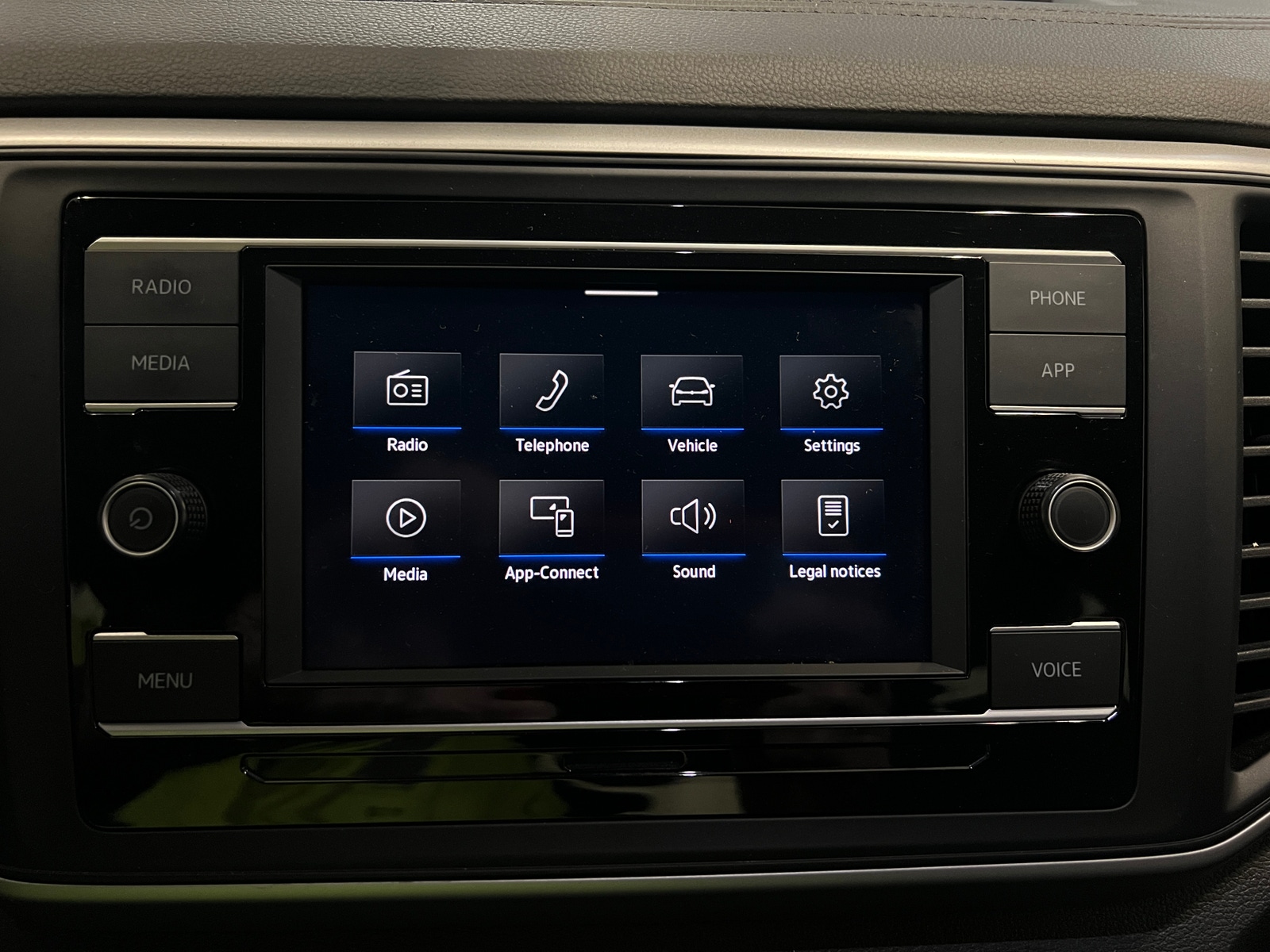 Thumbnail: 2022 Volkswagen Atlas - 3