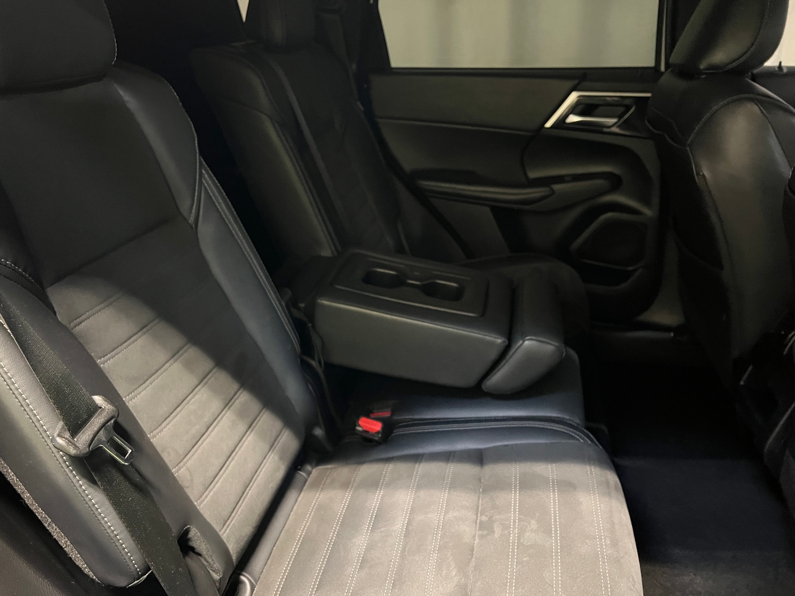 Thumbnail: 2023 Mitsubishi Outlander - 5