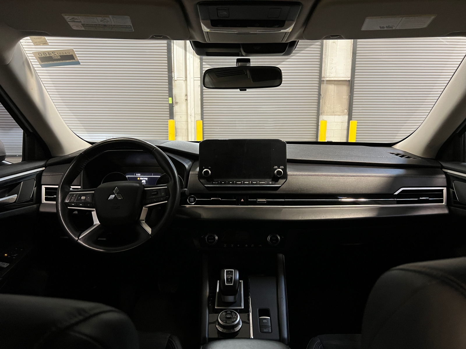 Thumbnail: 2023 Mitsubishi Outlander - 2