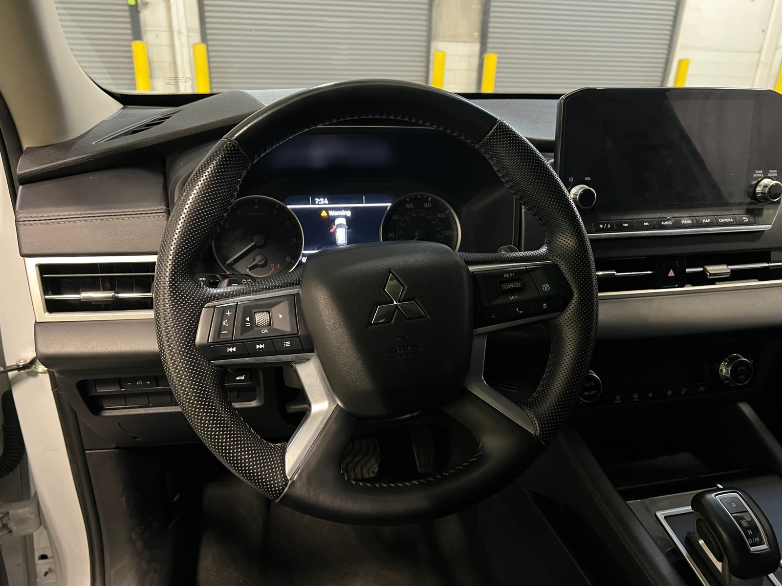 Thumbnail: 2023 Mitsubishi Outlander - 4