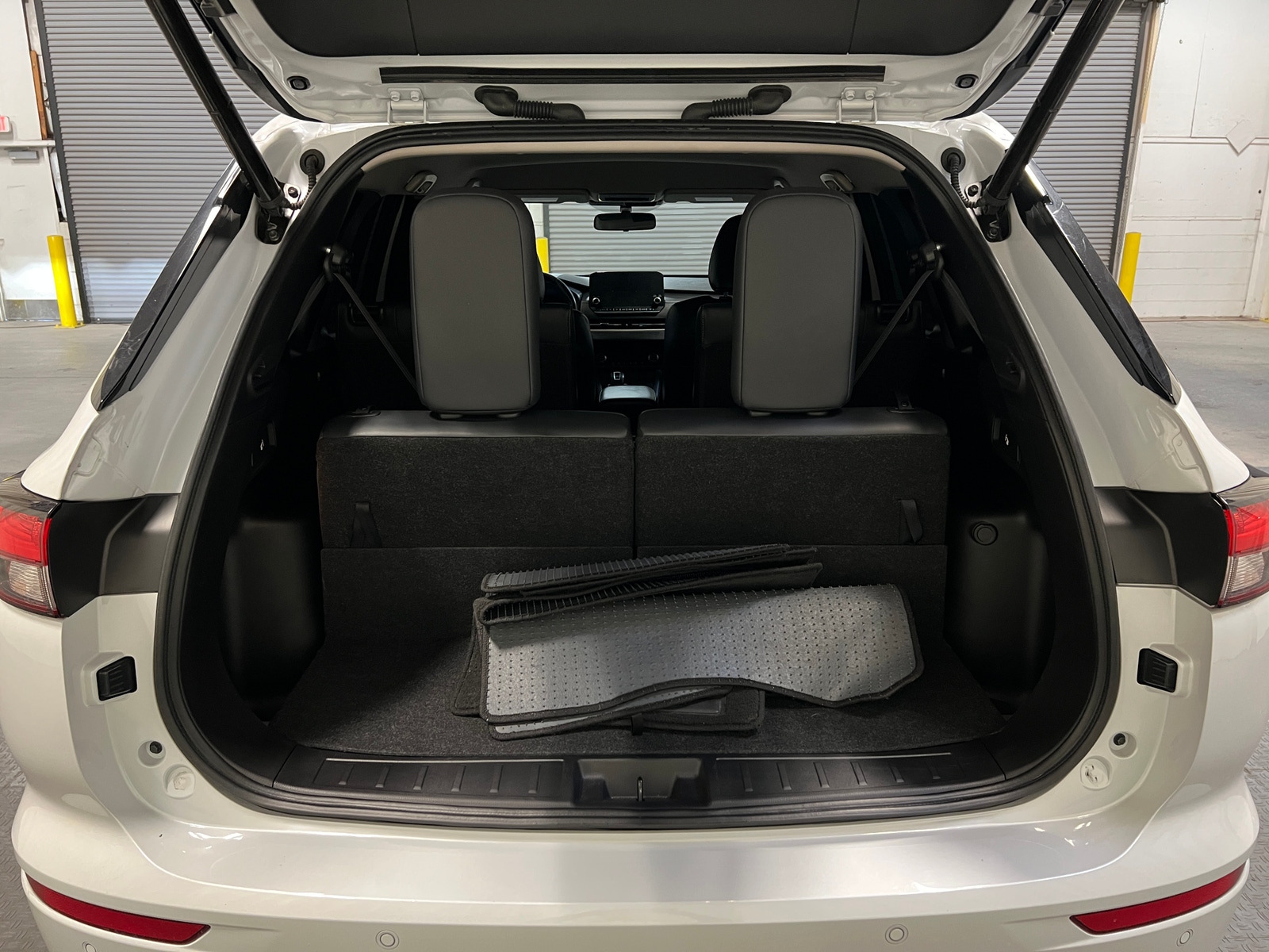 Thumbnail: 2023 Mitsubishi Outlander - 6