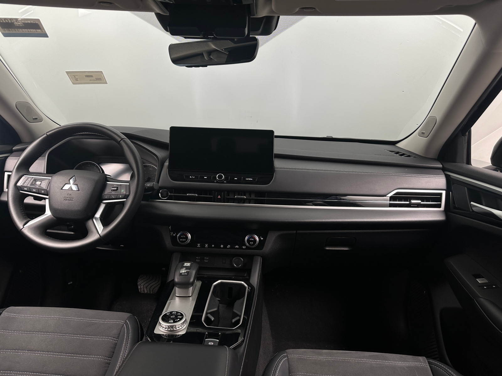 Thumbnail: 2025 Mitsubishi Outlander - 2