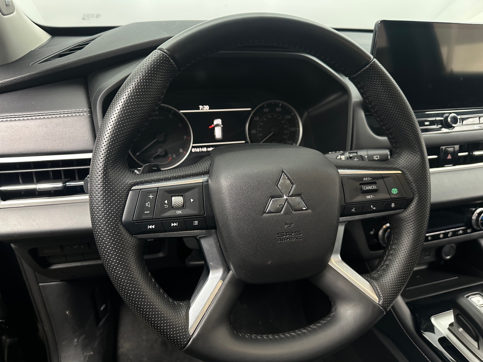 Thumbnail: 2025 Mitsubishi Outlander - 4