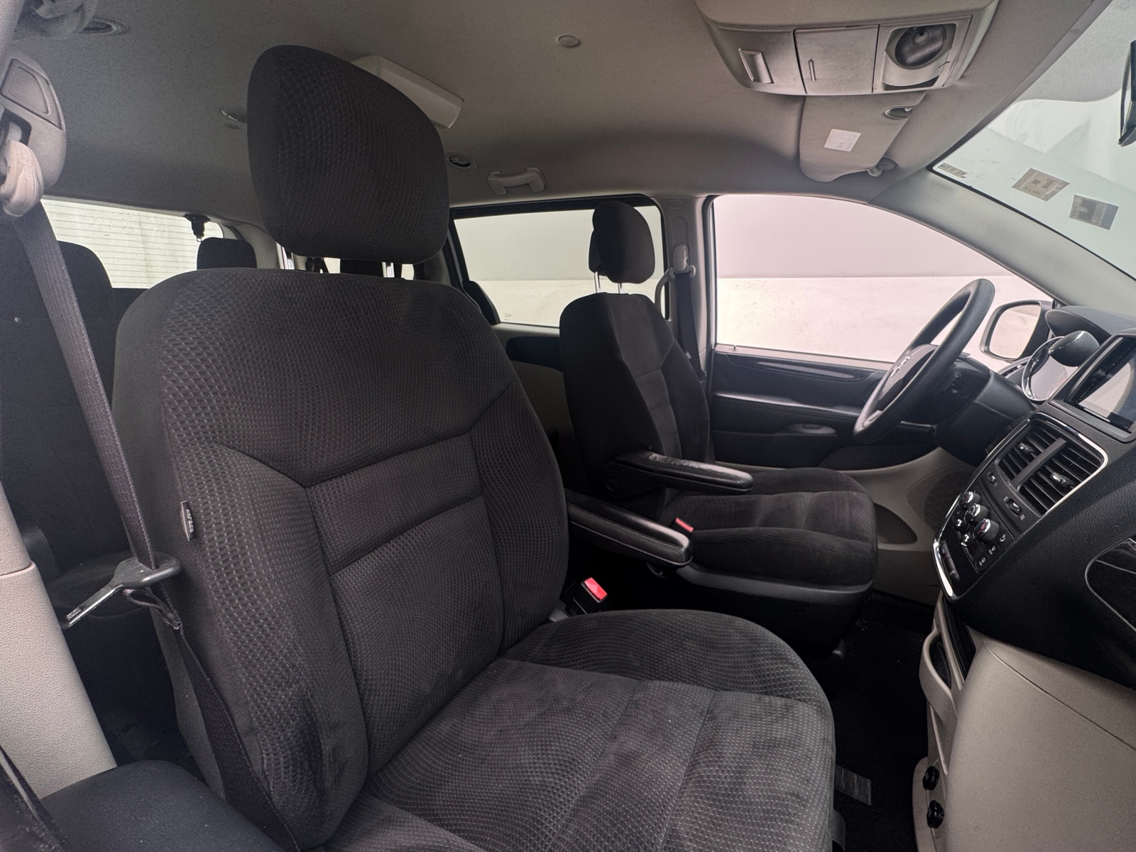 Thumbnail: 2017 Dodge Grand Caravan - 2