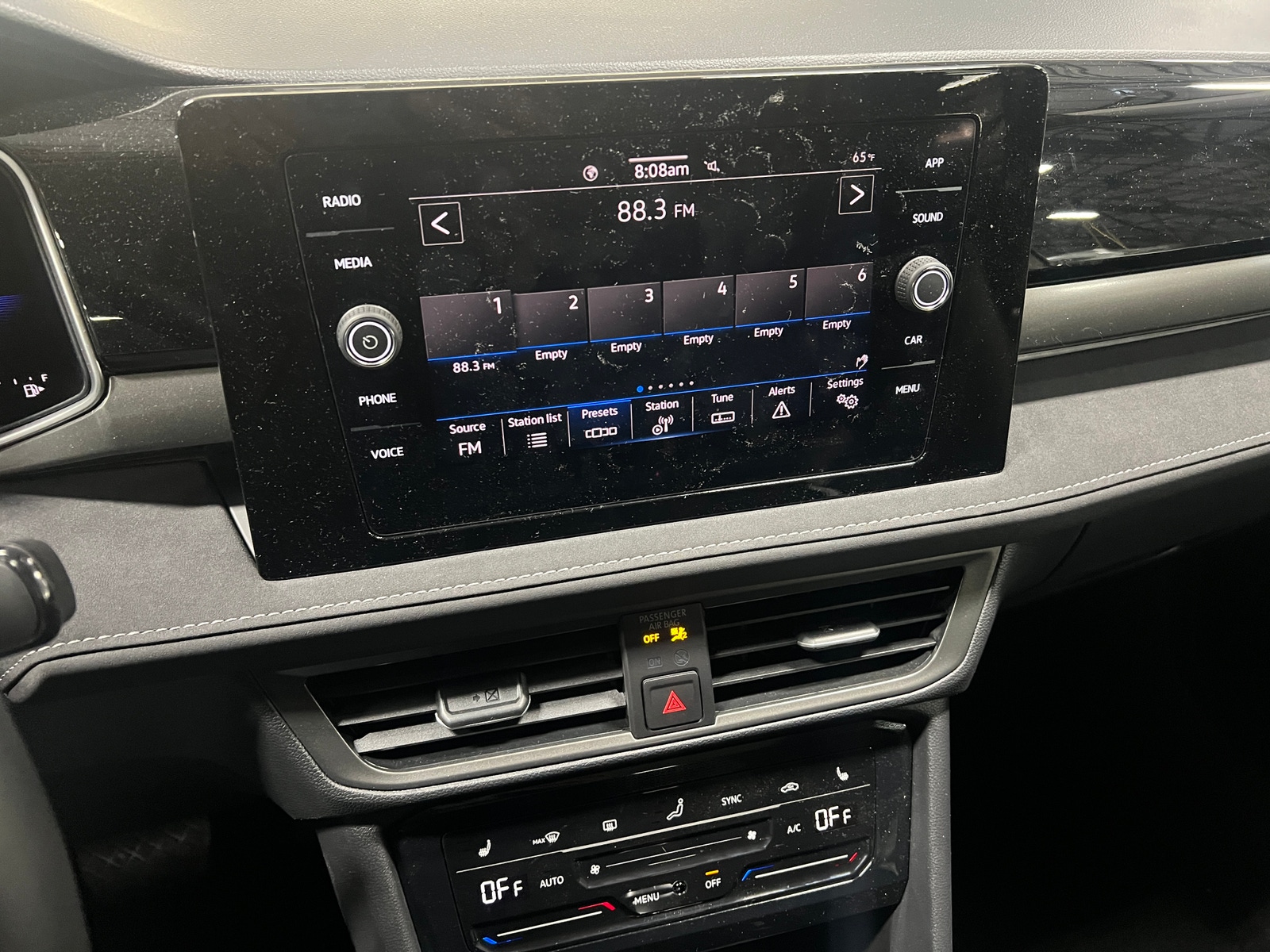 Thumbnail: 2025 Volkswagen Taos - 4