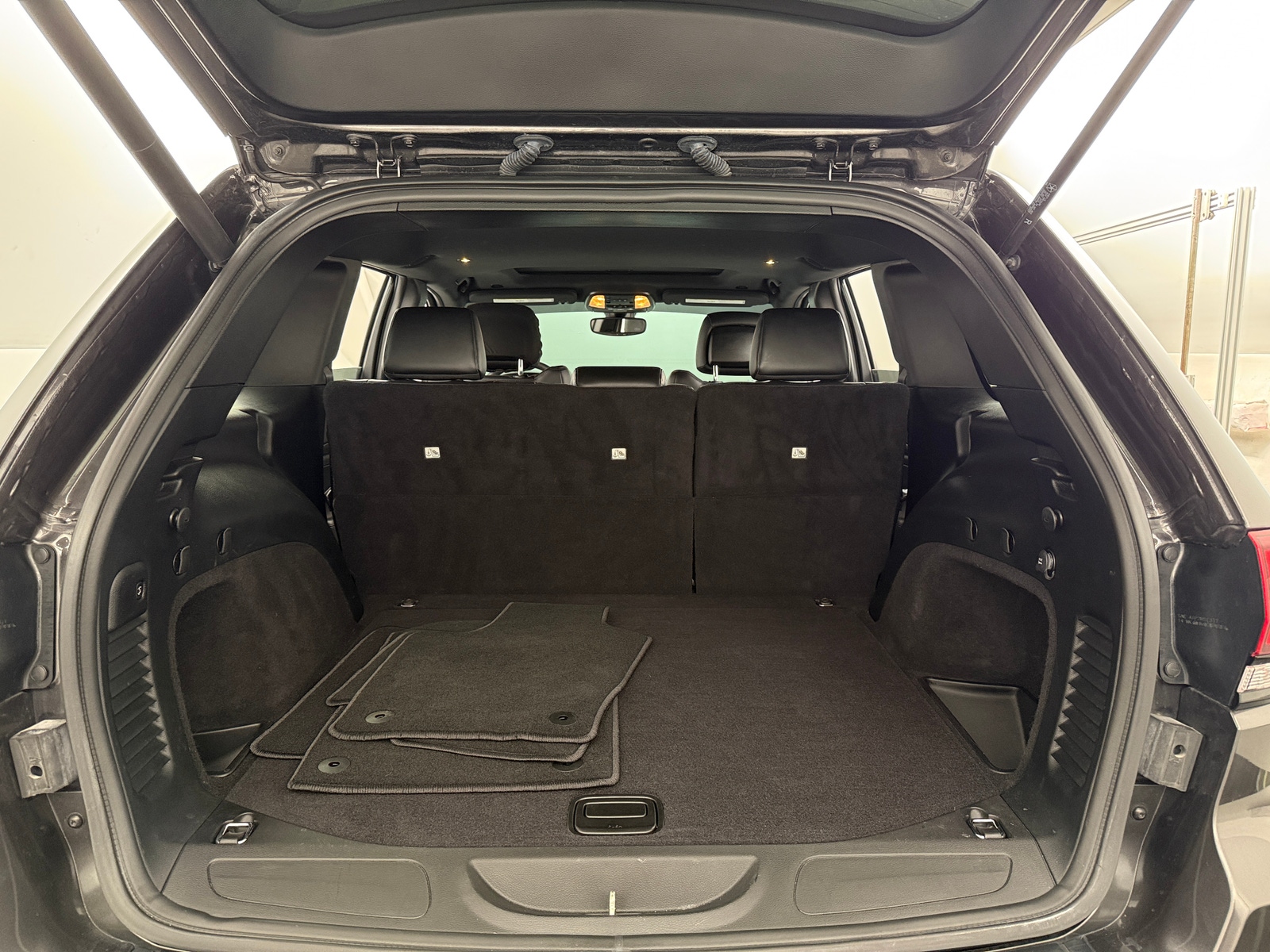 Thumbnail: 2019 Jeep Grand Cherokee - 6