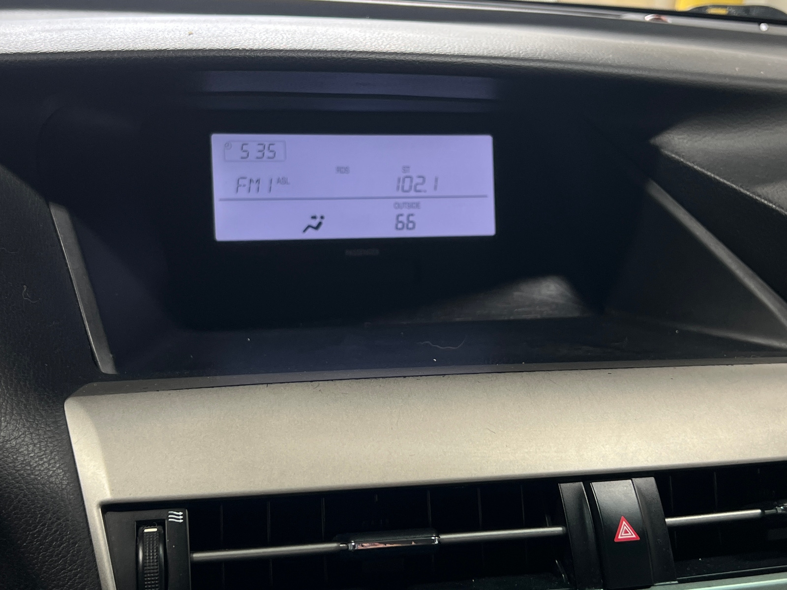 Thumbnail: 2011 Lexus RX - 4