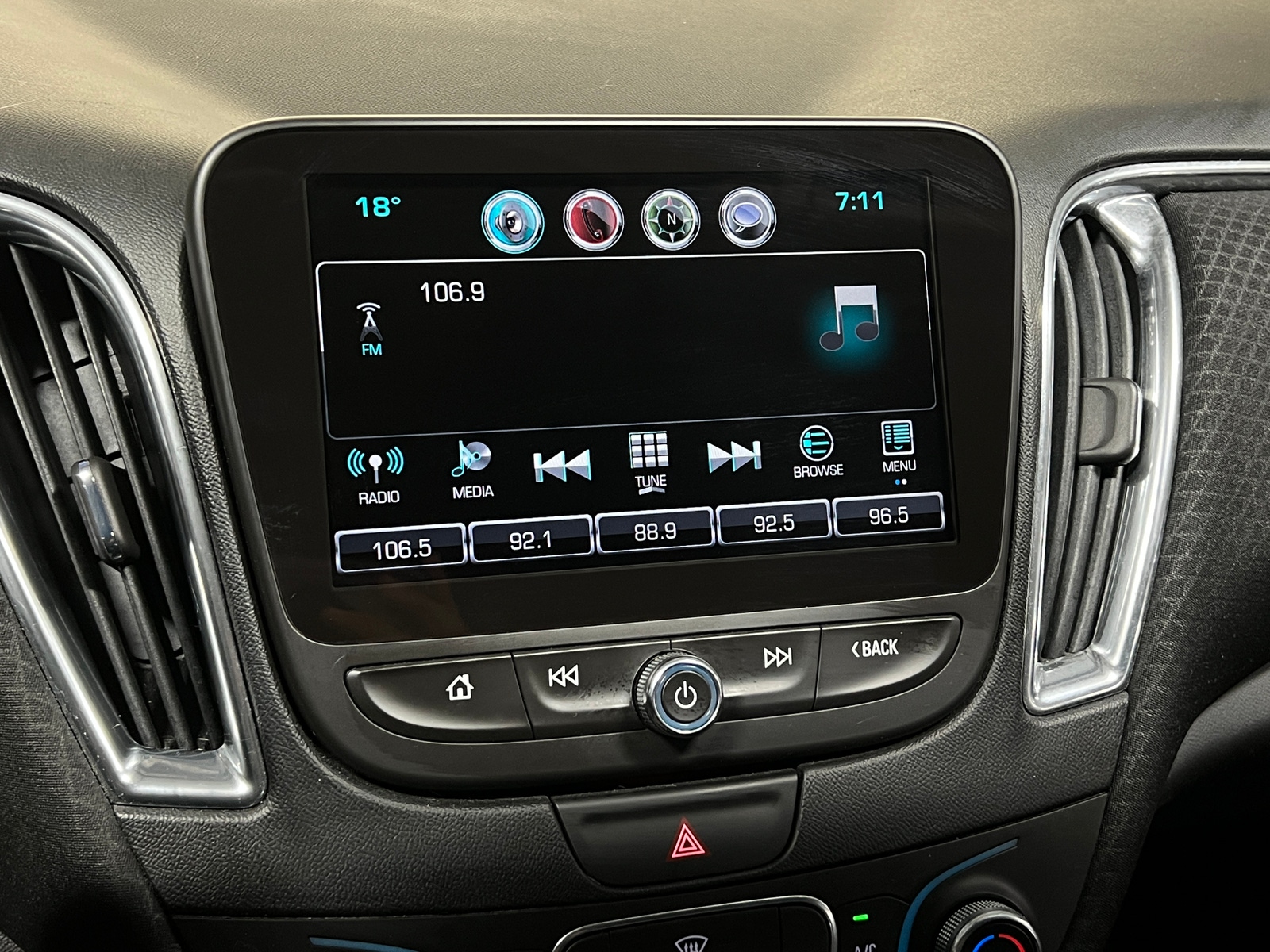 Thumbnail: 2016 Chevrolet Malibu - 4