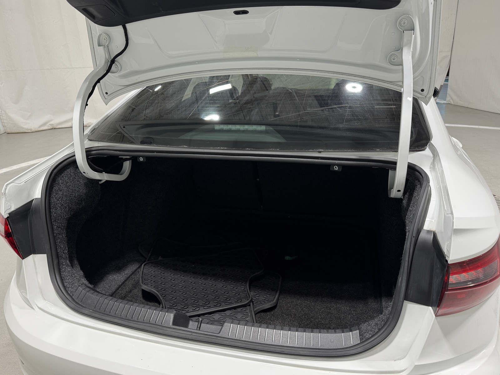 Thumbnail: 2021 Volkswagen Jetta - 6