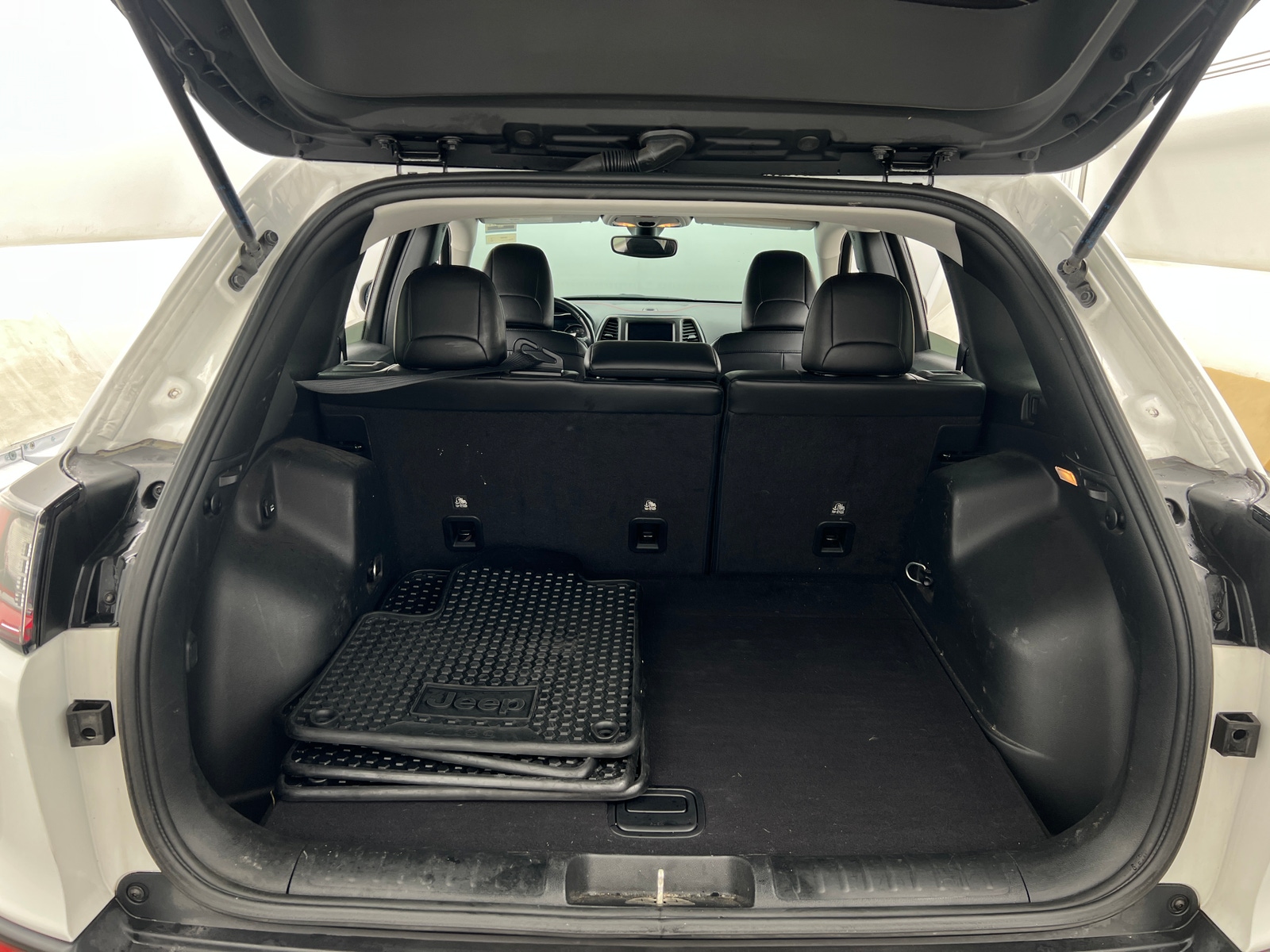 Thumbnail: 2020 Jeep Cherokee - 7