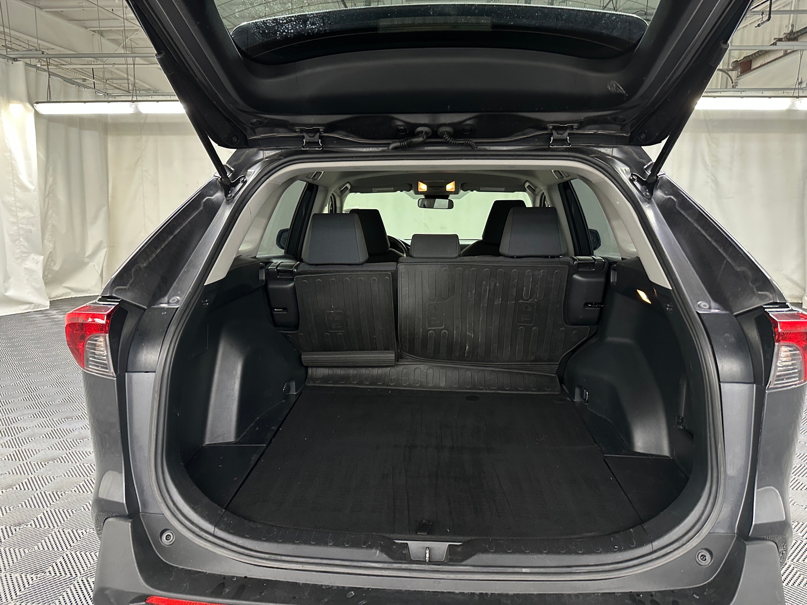 Thumbnail: 2019 Toyota RAV4 - 7