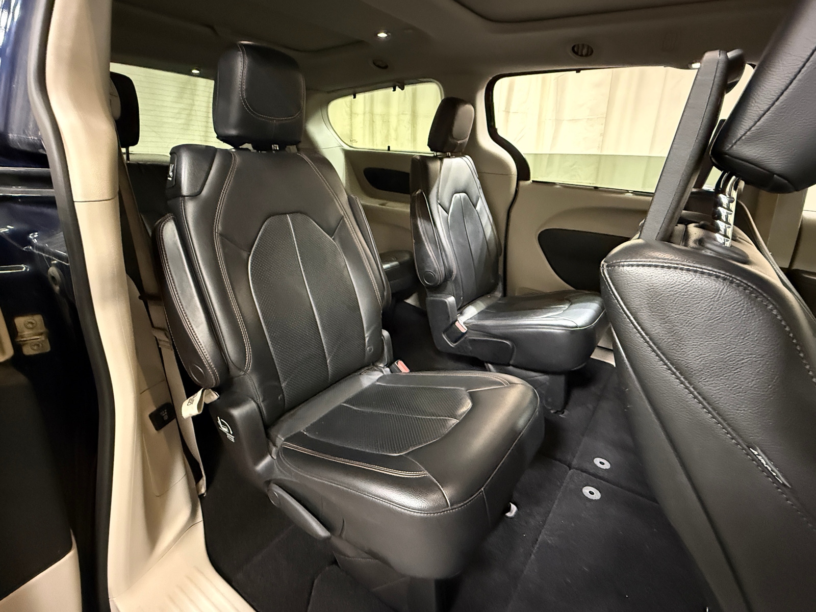 Thumbnail: 2018 Chrysler Pacifica - 5