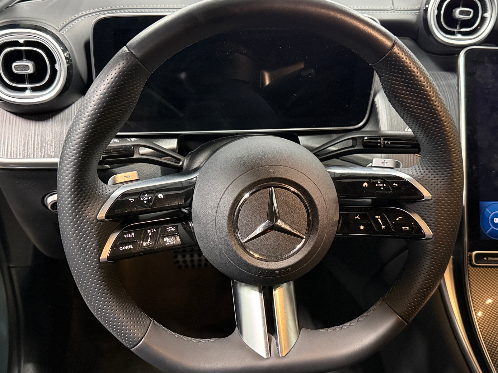 Thumbnail: 2025 Mercedes-Benz GLC - 4