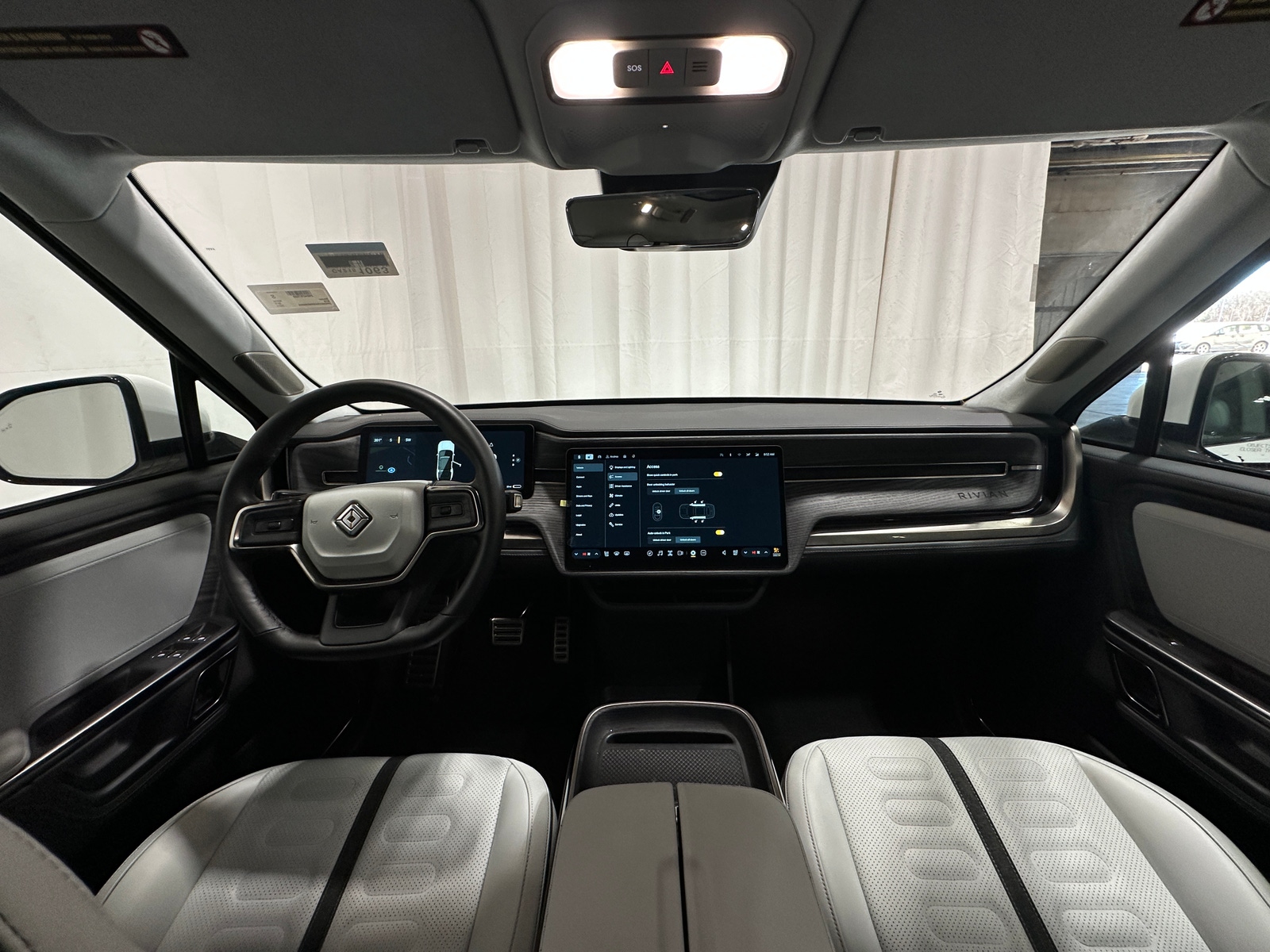 Thumbnail: 2024 Rivian R1S - 2