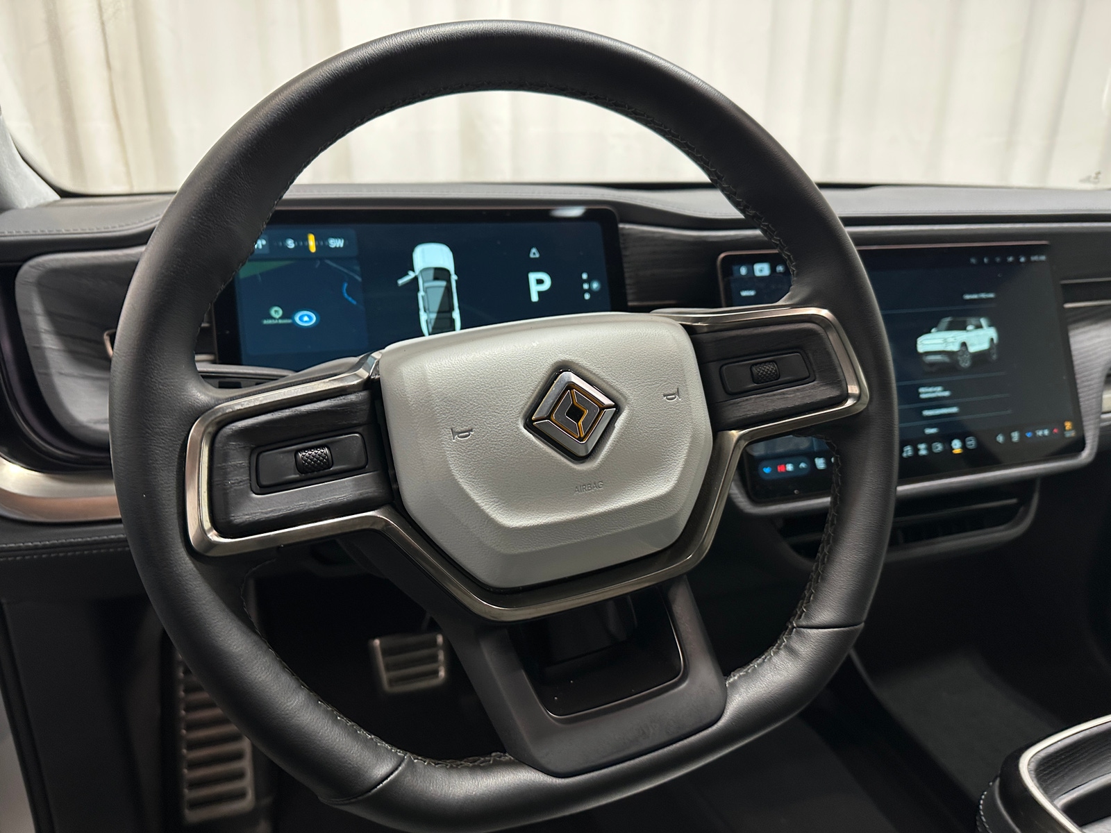 Thumbnail: 2024 Rivian R1S - 4