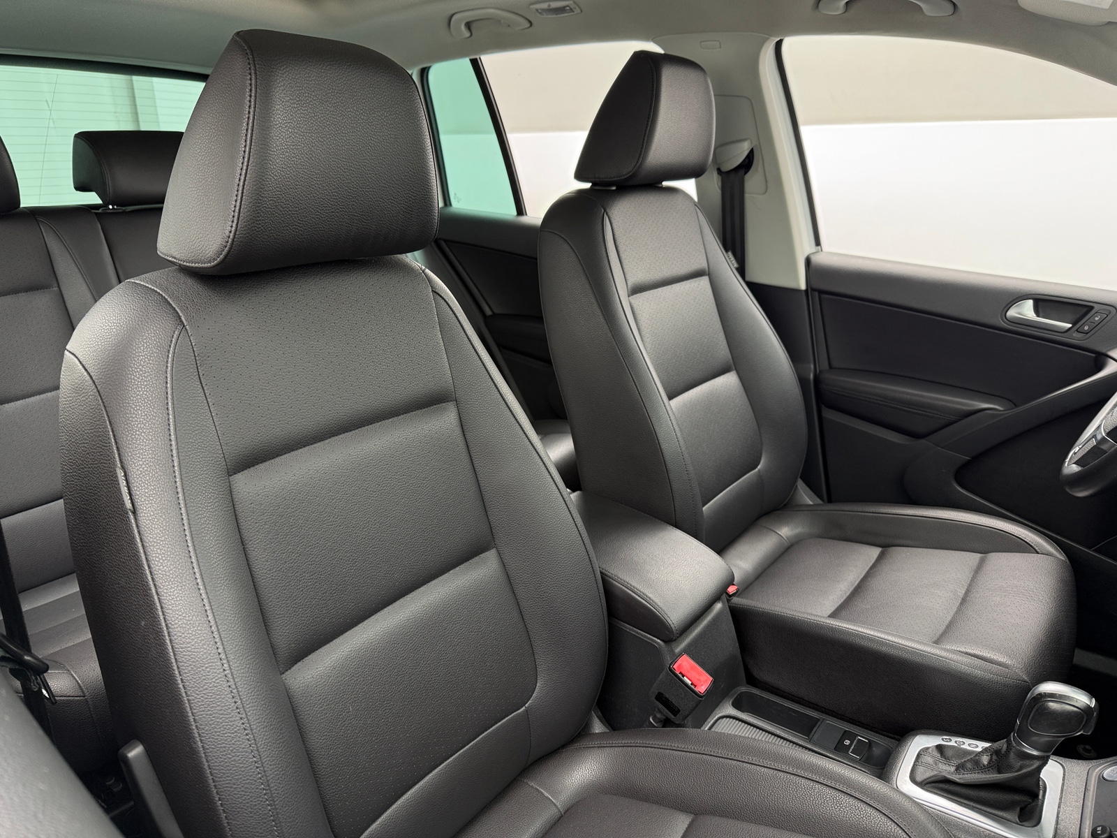 Thumbnail: 2016 Volkswagen Tiguan - 2