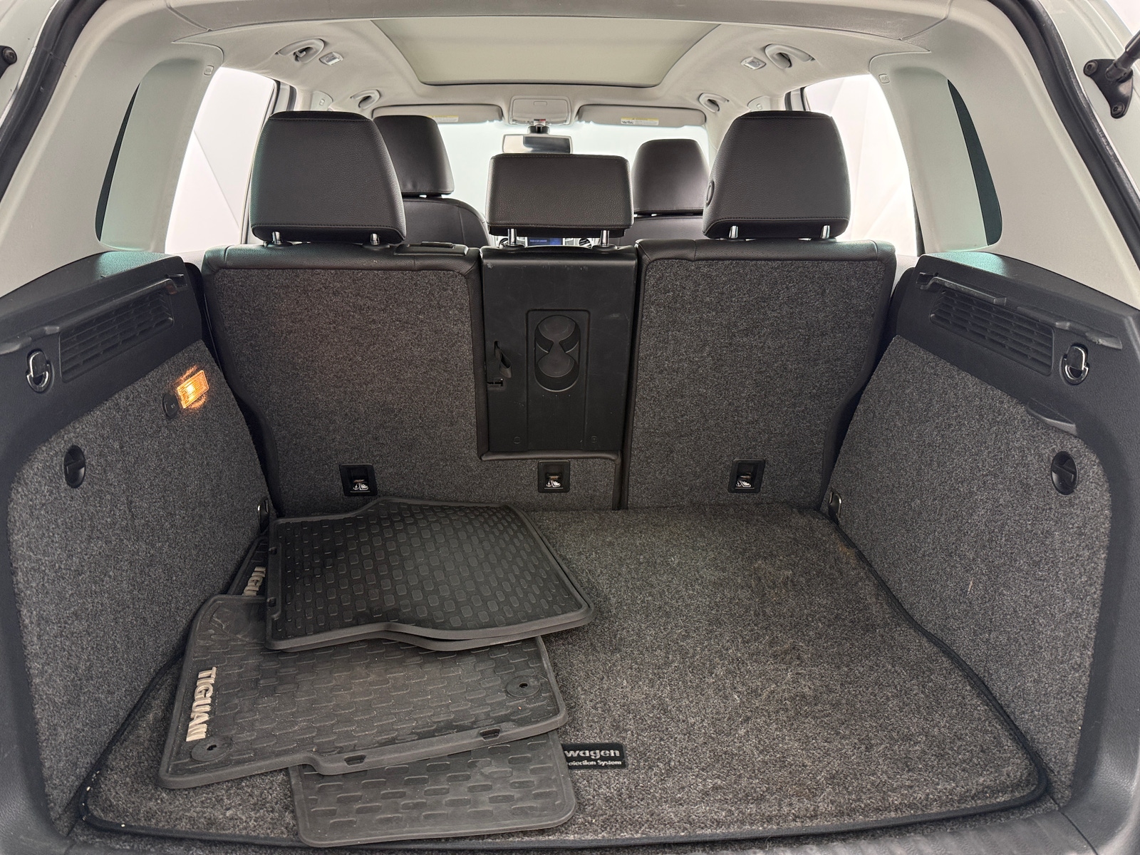 Thumbnail: 2016 Volkswagen Tiguan - 7