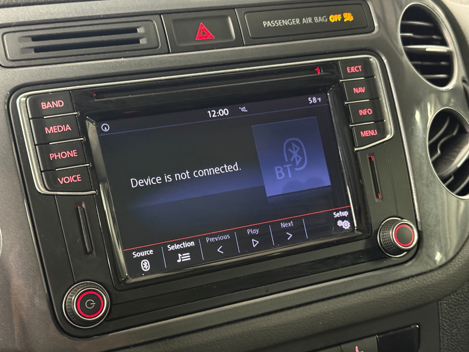 Thumbnail: 2016 Volkswagen Tiguan - 4