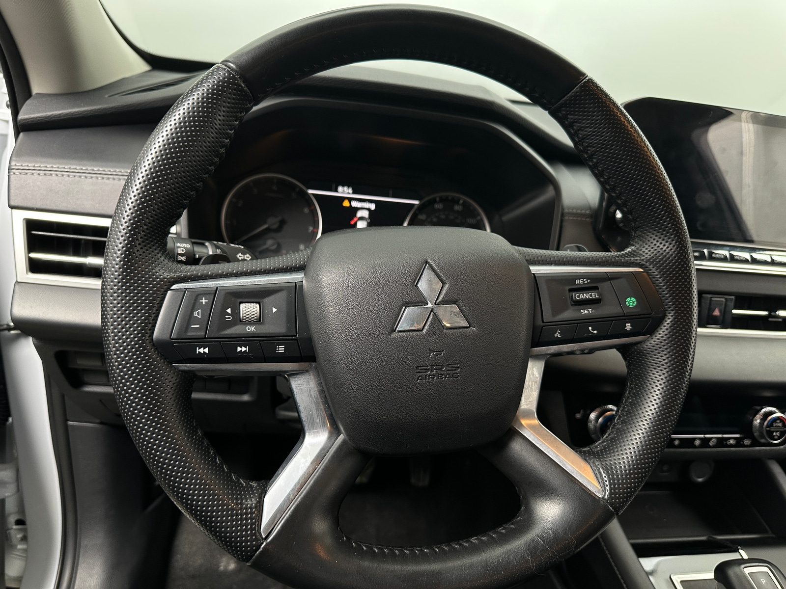 Thumbnail: 2024 Mitsubishi Outlander - 4