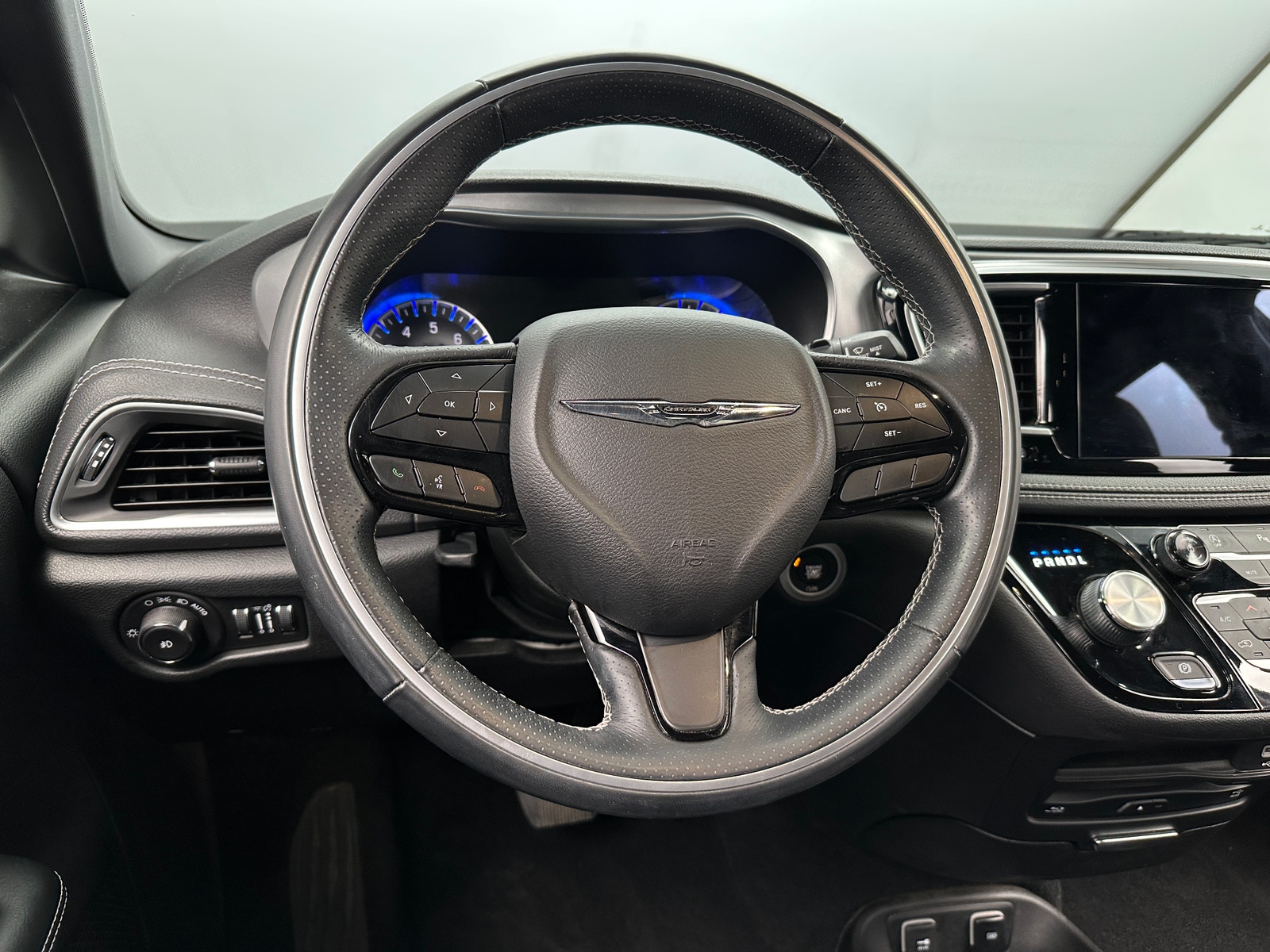 Thumbnail: 2018 Chrysler Pacifica - 4