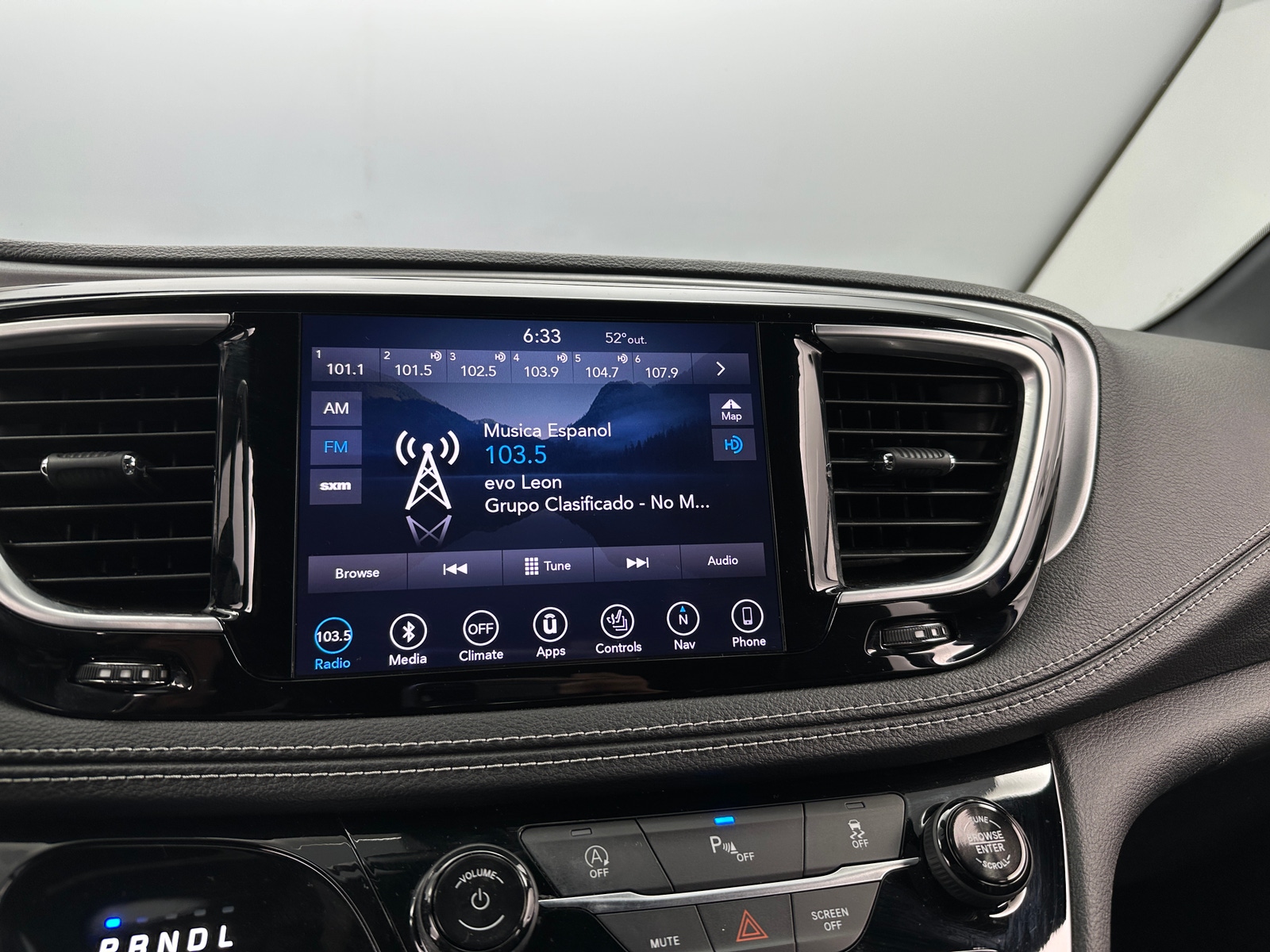 Thumbnail: 2018 Chrysler Pacifica - 3