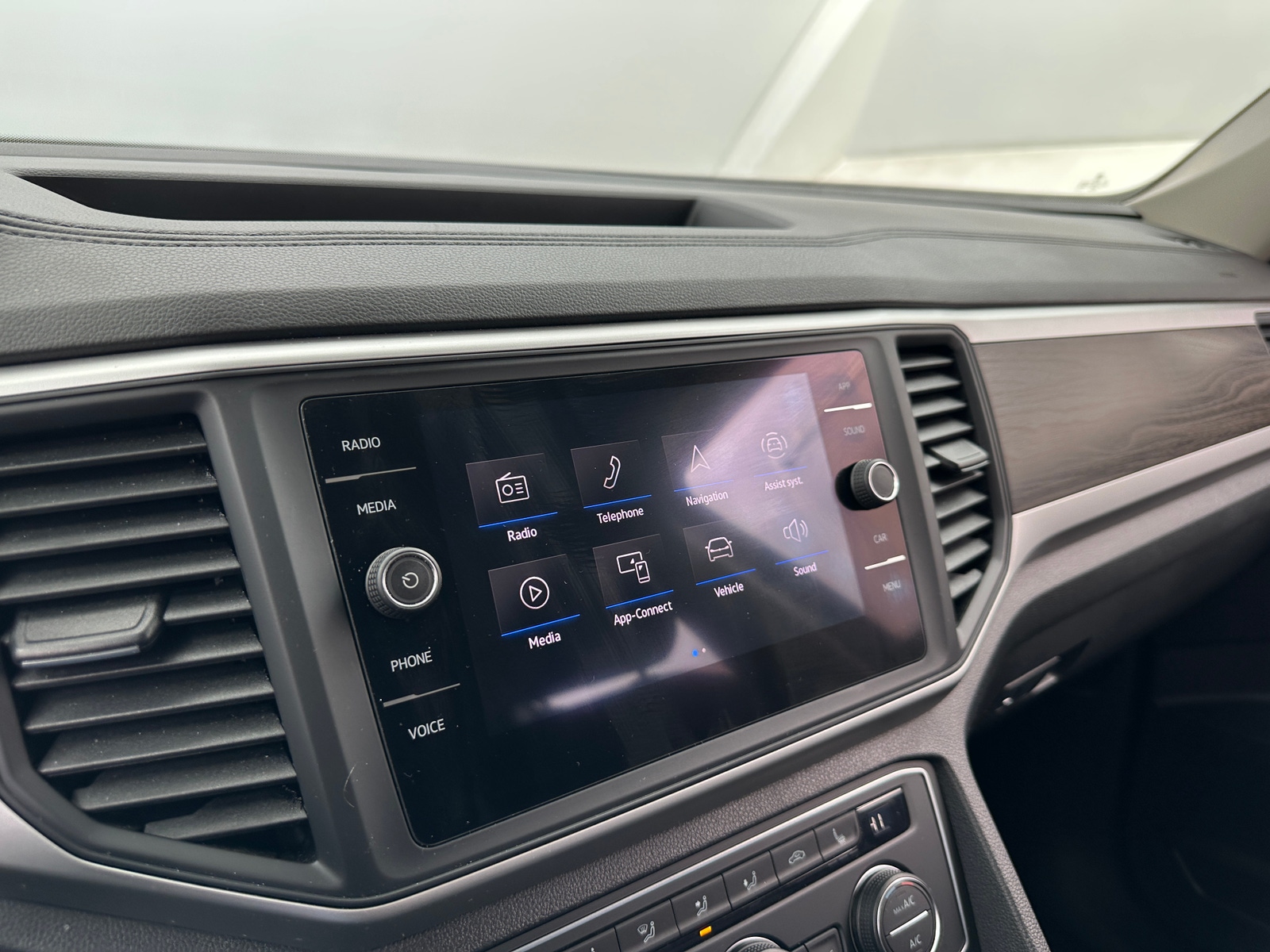 Thumbnail: 2021 Volkswagen Atlas - 3