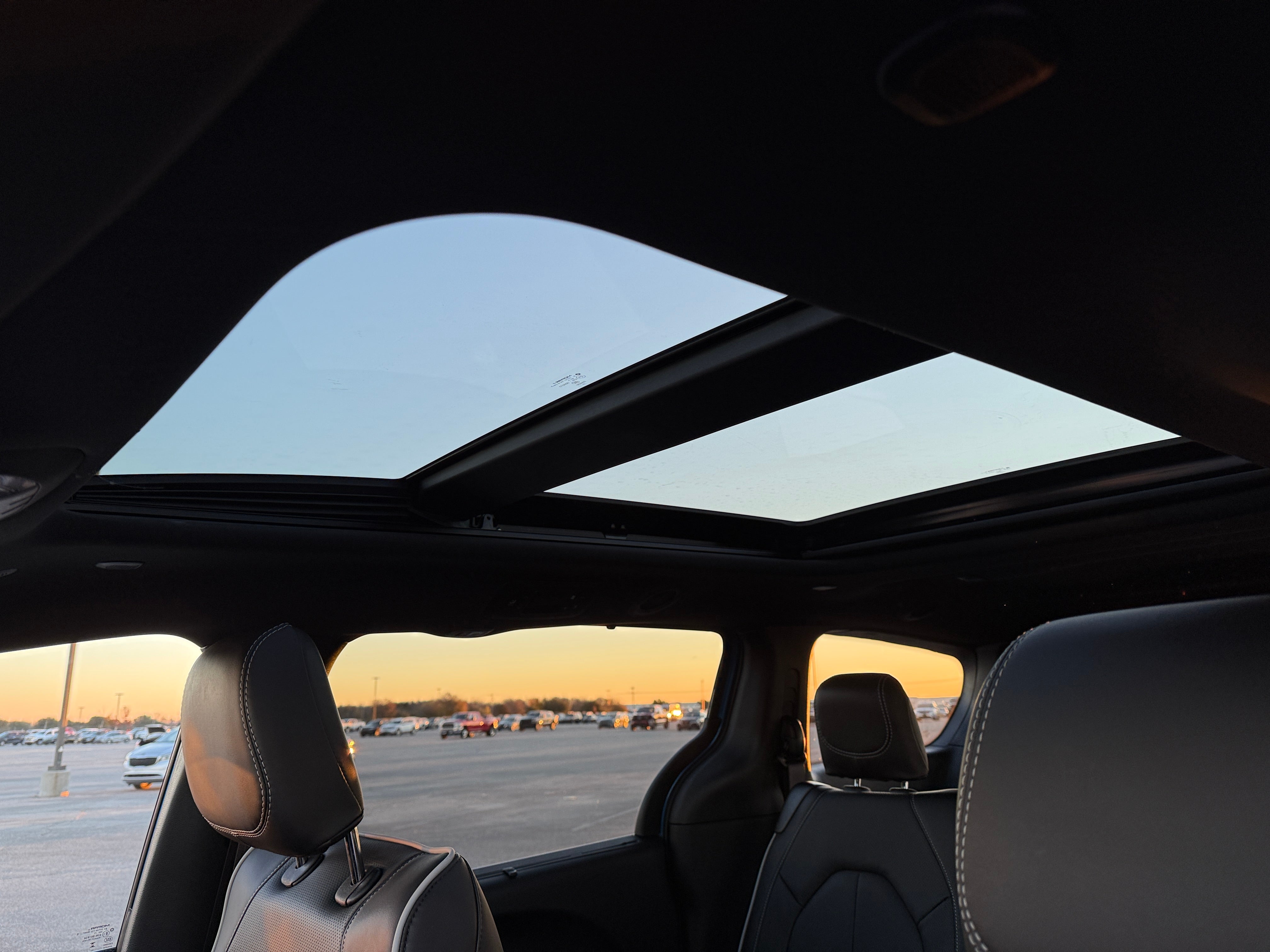 2026 Chrysler Pacifica Limited AWD's photo