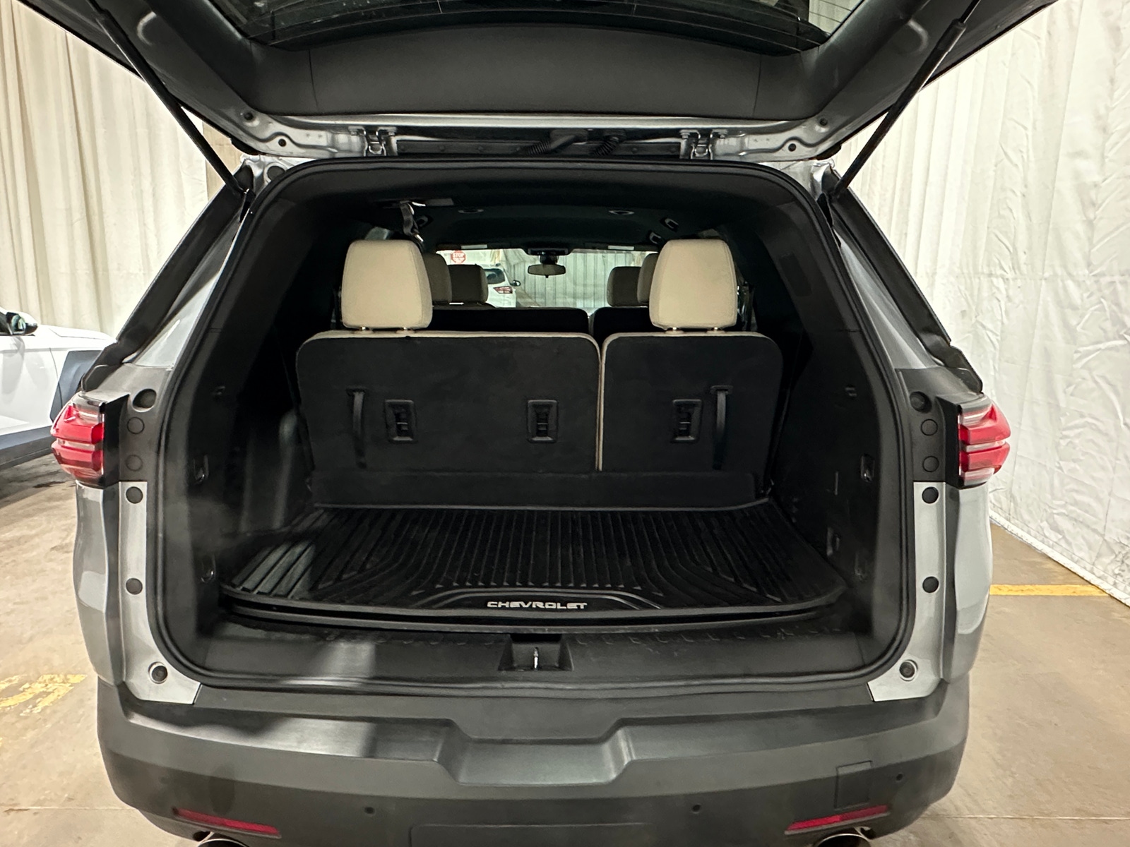 Thumbnail: 2023 Chevrolet Traverse - 7