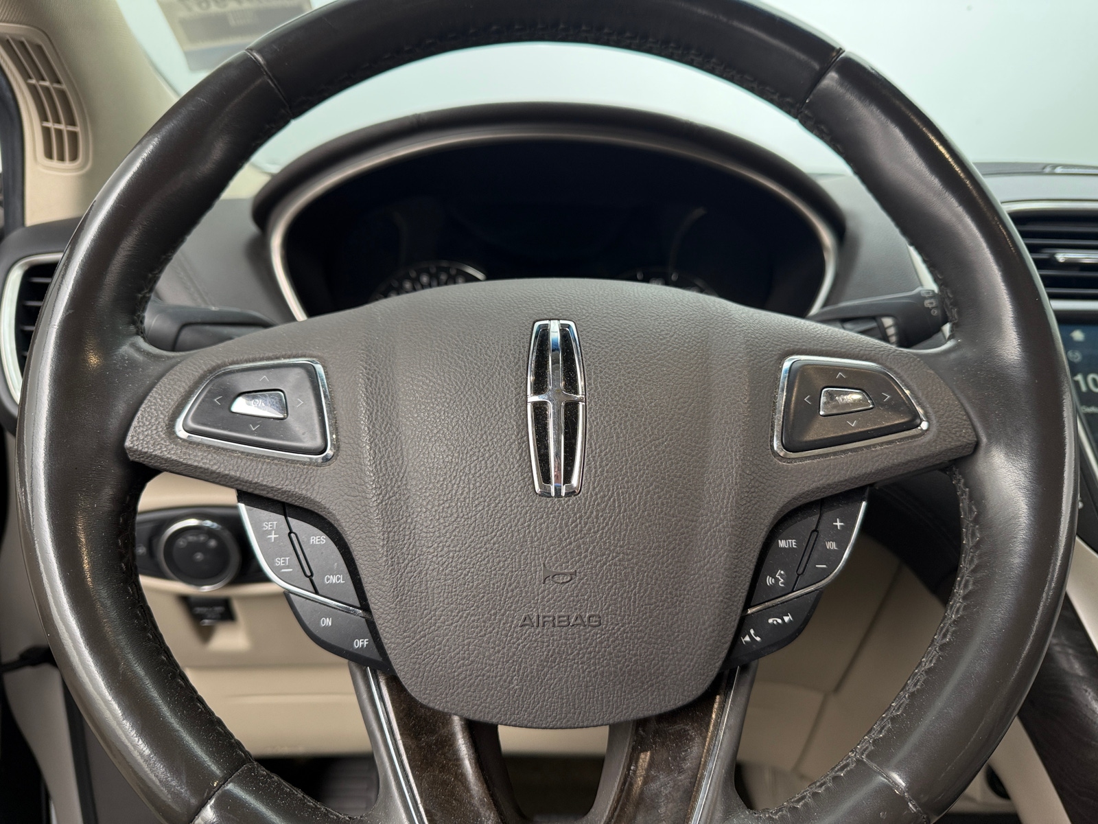 Thumbnail: 2017 Lincoln MKX - 4