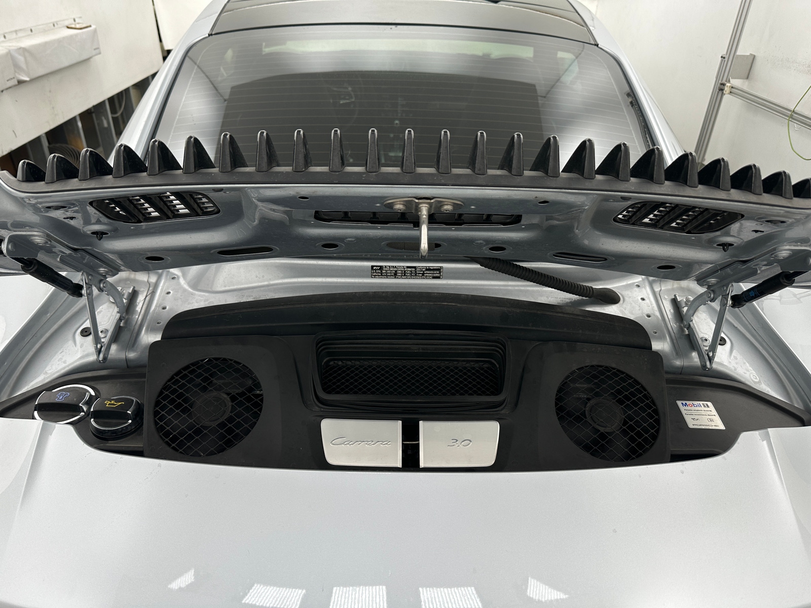 Thumbnail: 2017 Porsche 911 - 4