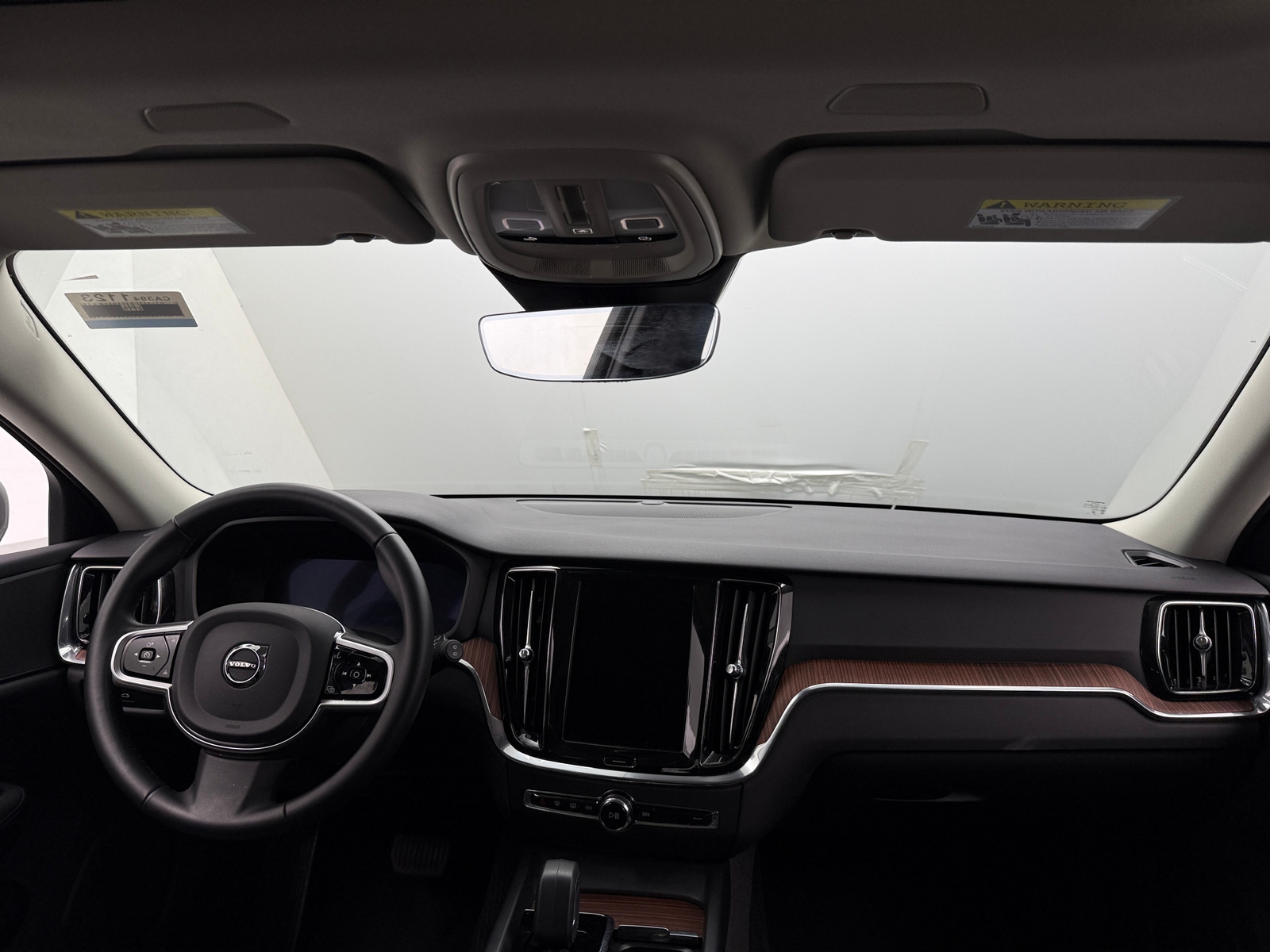 Thumbnail: 2025 Volvo V60 - 2