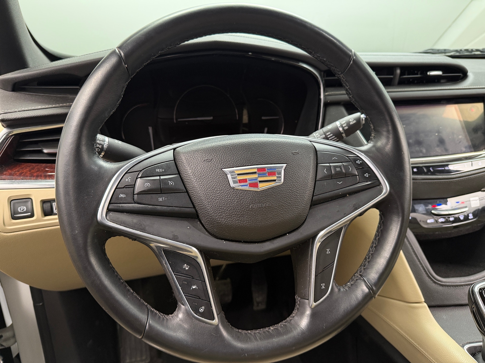 Thumbnail: 2017 Cadillac XT5 - 4