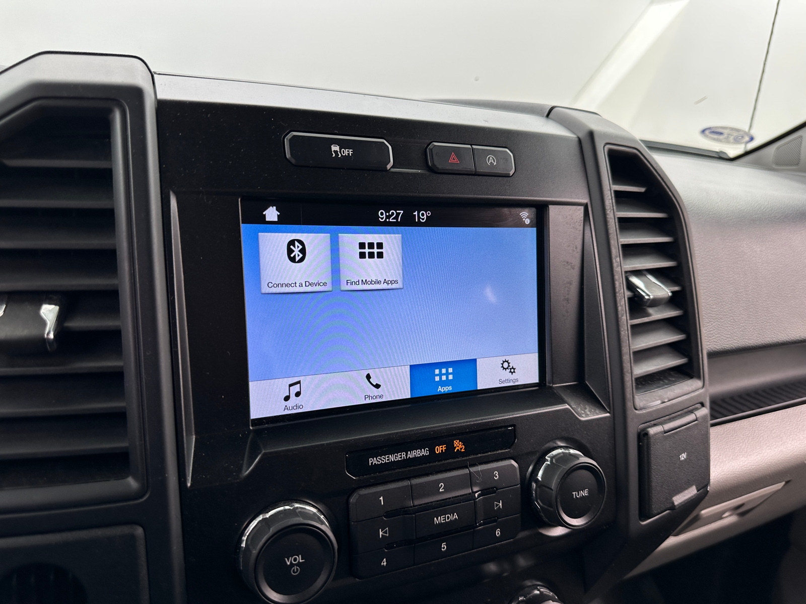 Thumbnail: 2019 Ford Econoline - 4