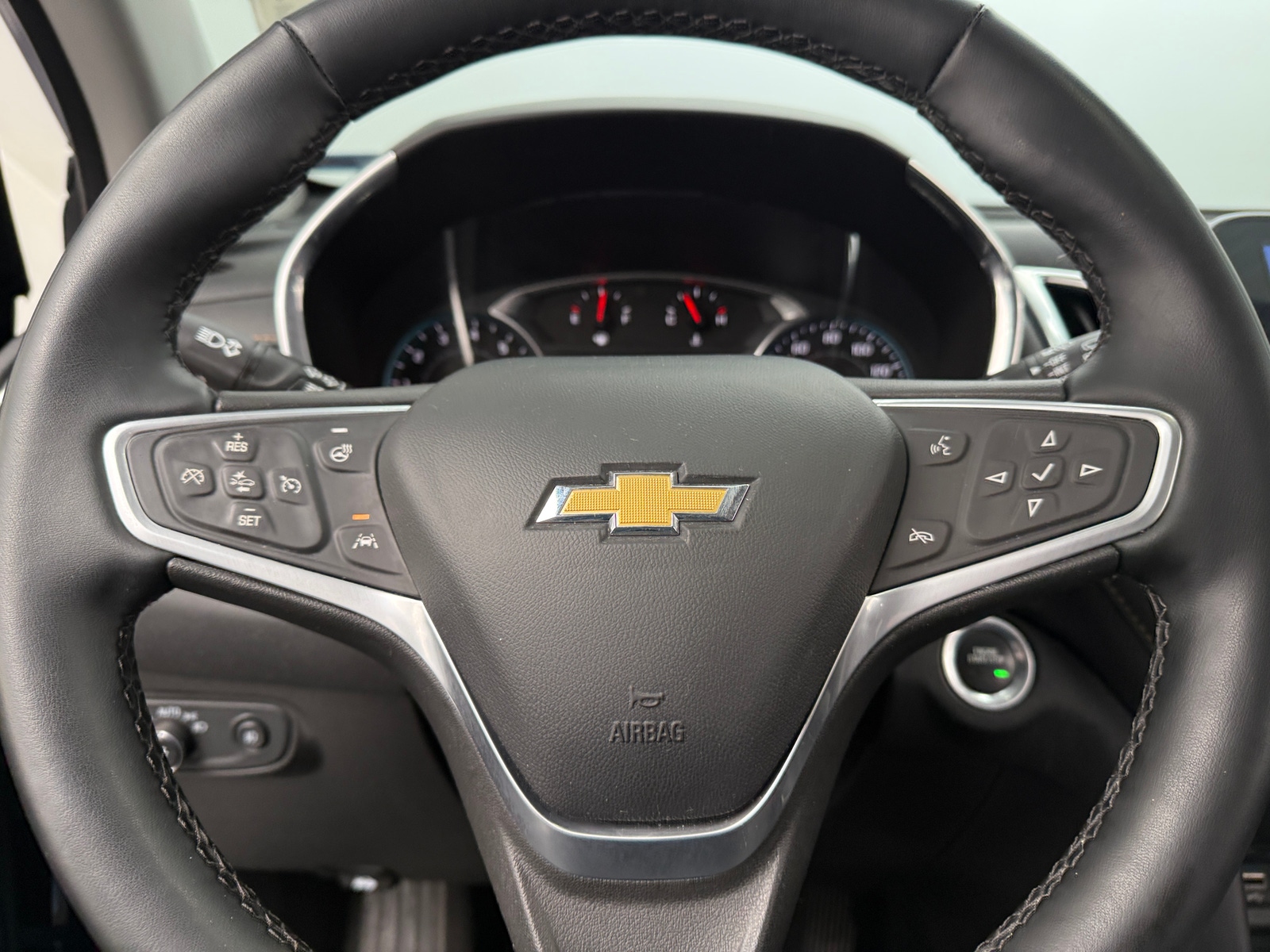 Thumbnail: 2023 Chevrolet Equinox - 4