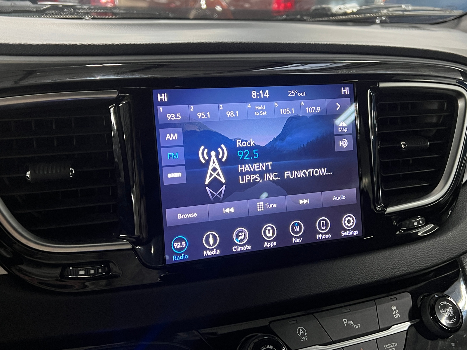 Thumbnail: 2019 Chrysler Pacifica - 4