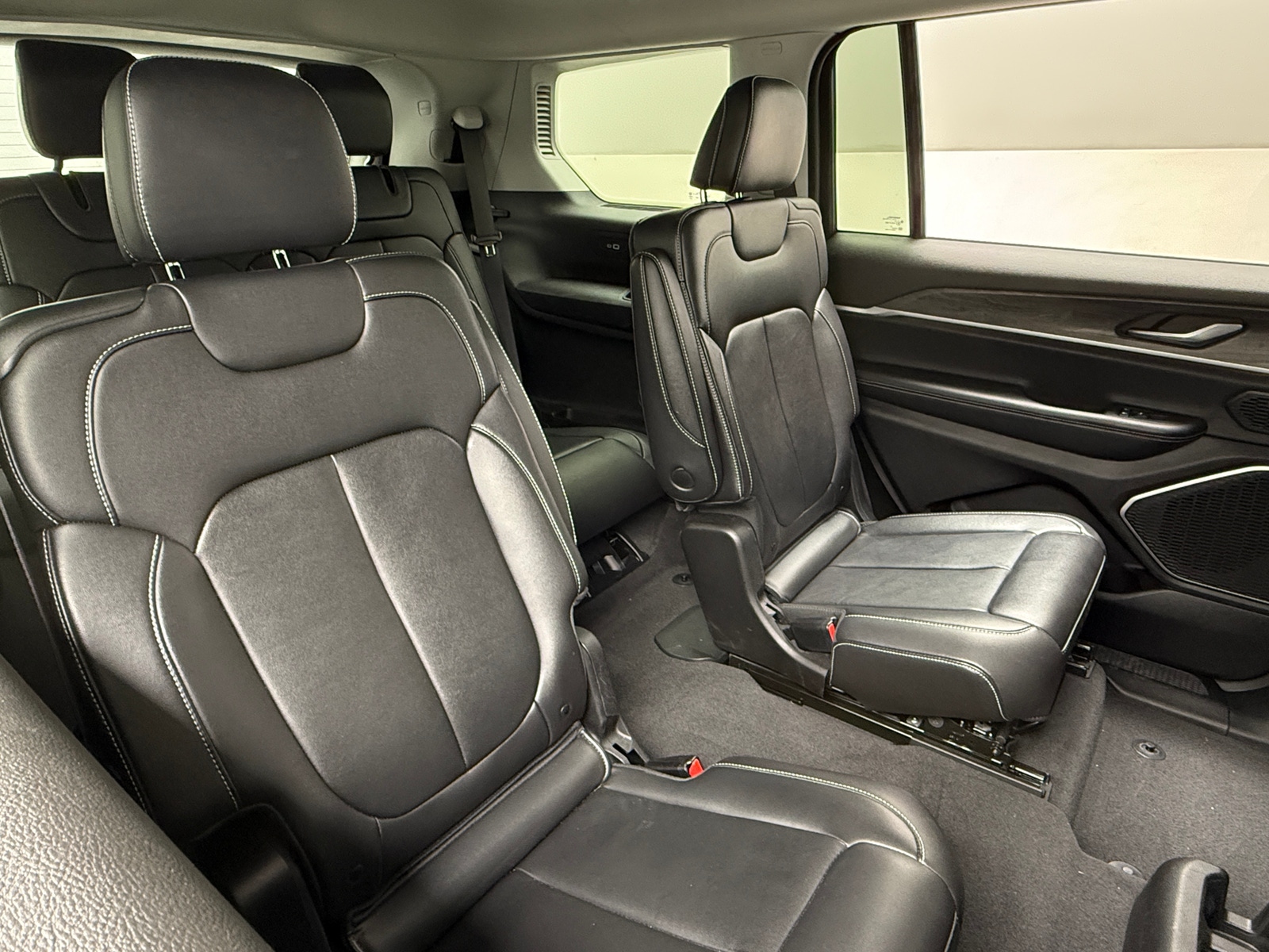 Thumbnail: 2022 Jeep Grand Cherokee L - 5