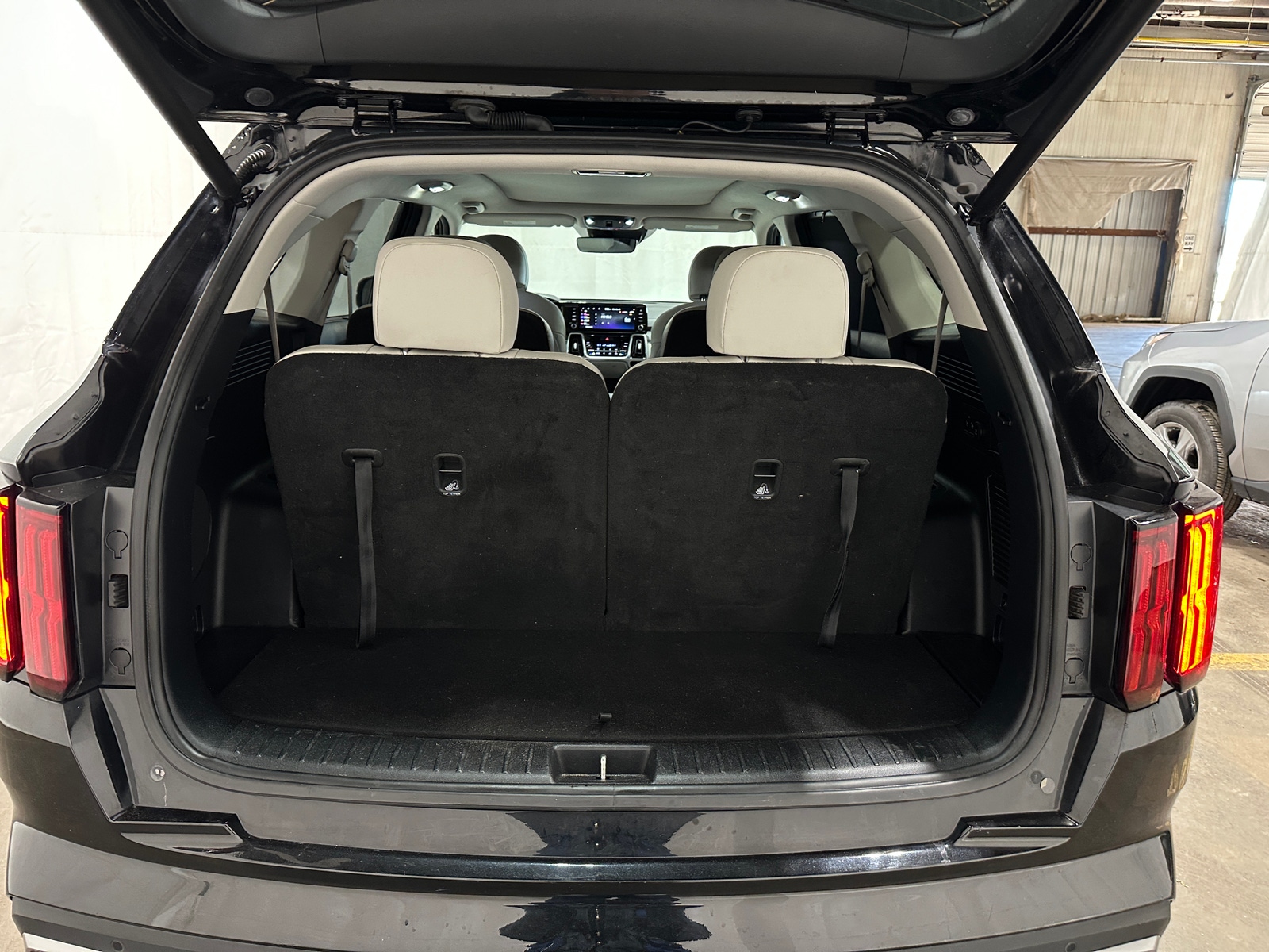 Thumbnail: 2023 Kia Sorento - 6