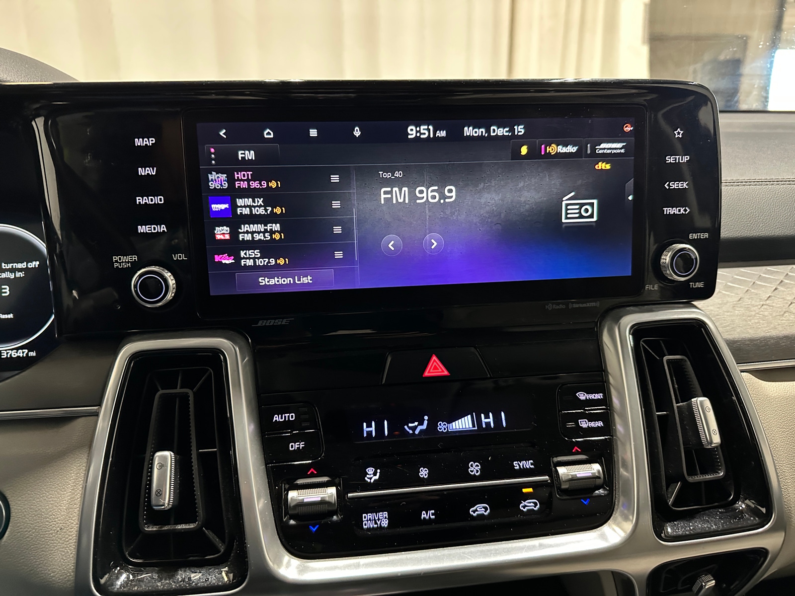 Thumbnail: 2023 Kia Sorento - 3